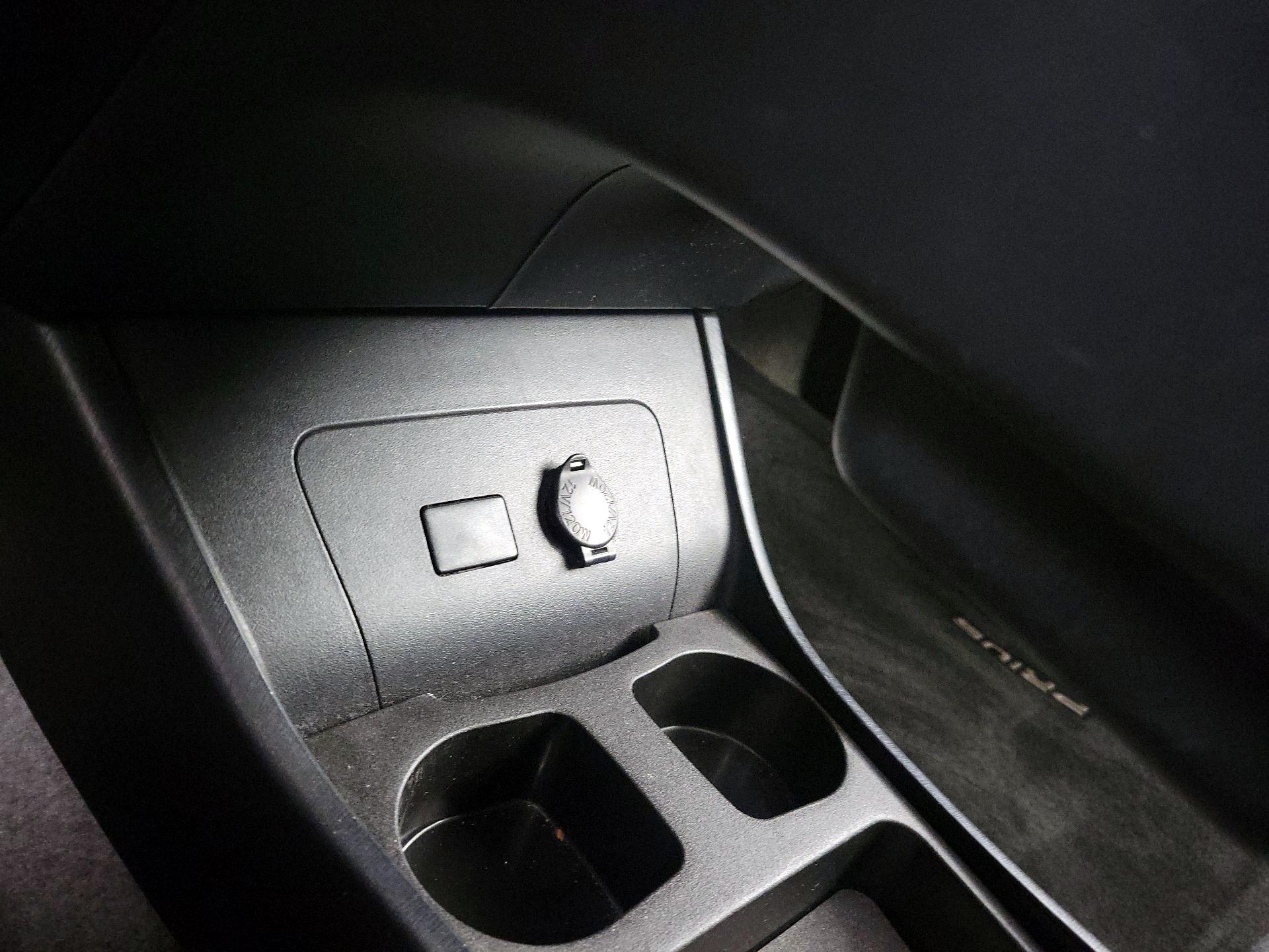 Thumbnail: 2015 Toyota Prius - 18