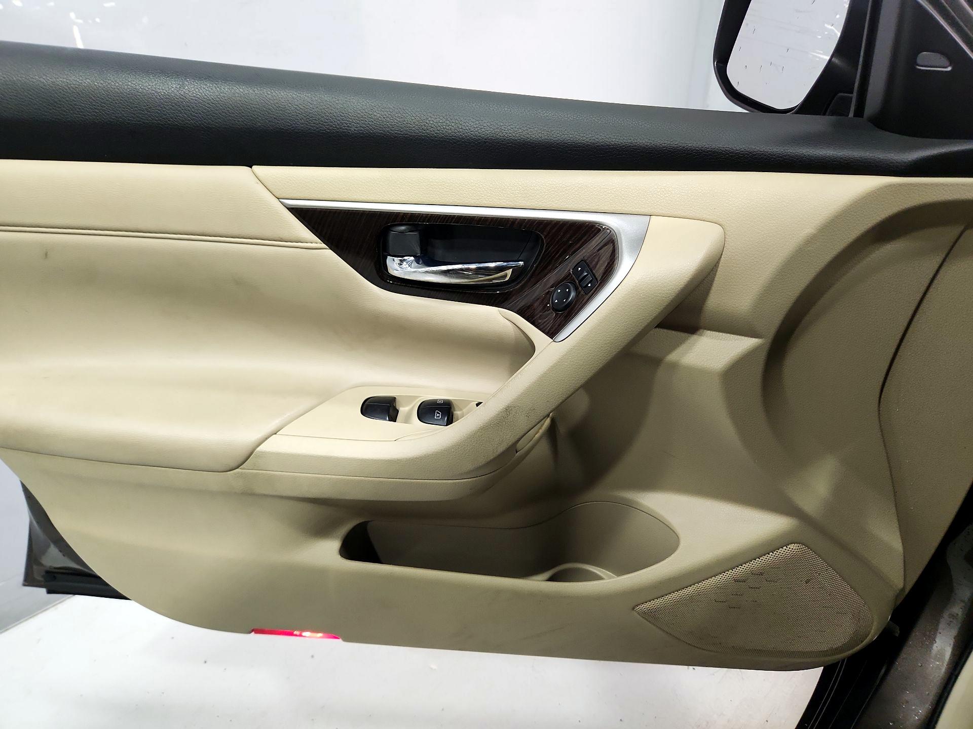 Thumbnail: 2014 Nissan Altima - 12