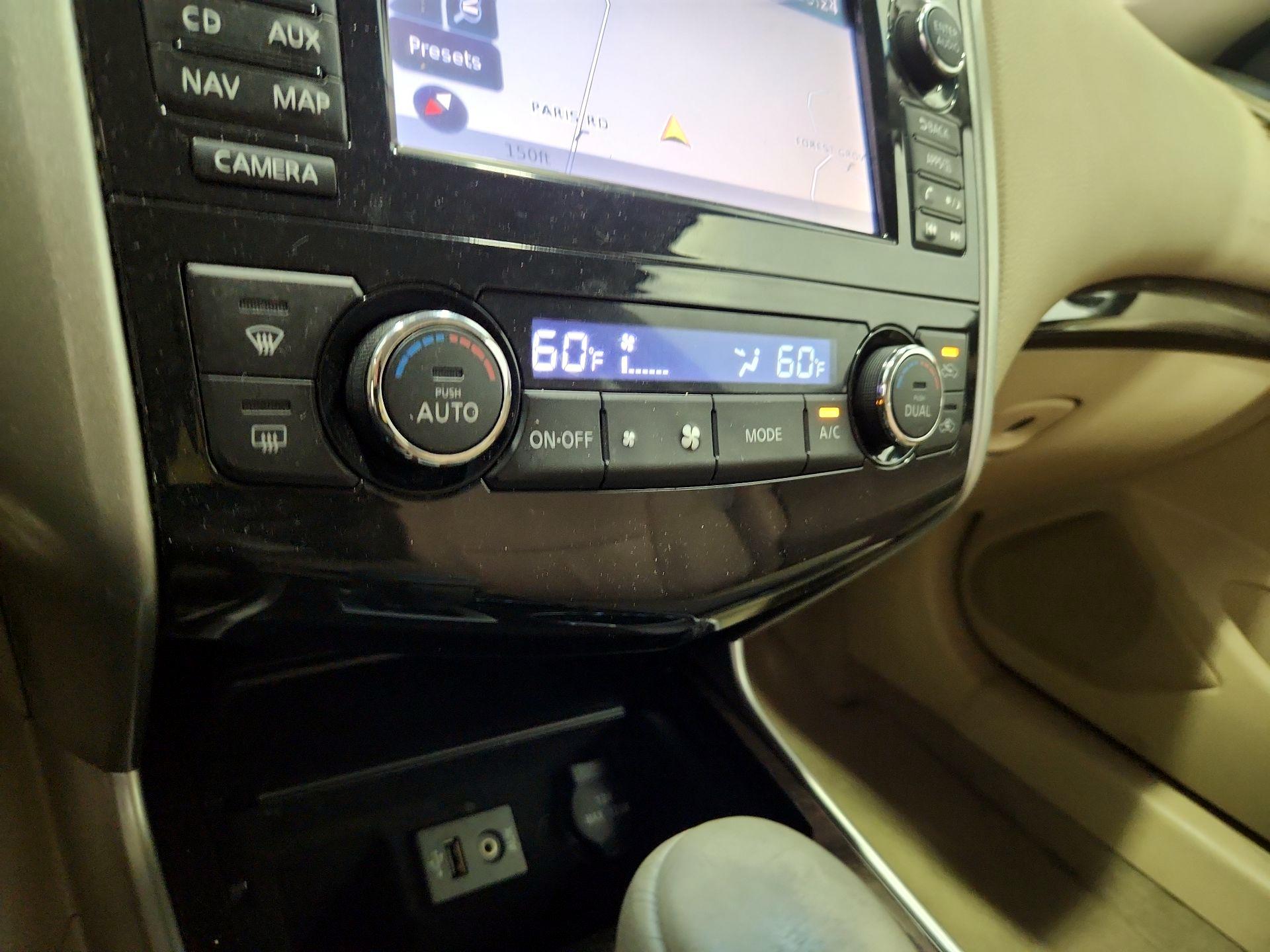 Thumbnail: 2014 Nissan Altima - 16