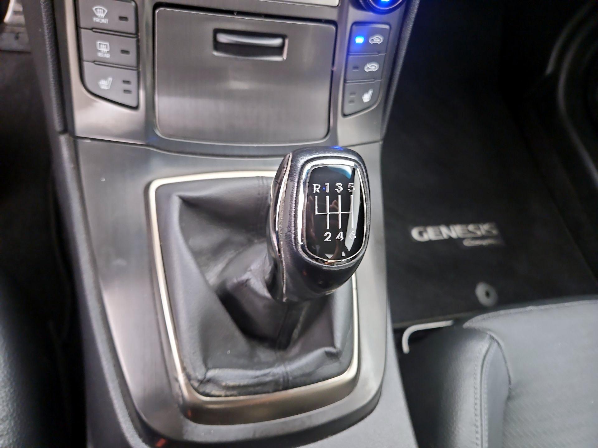 Thumbnail: 2014 Hyundai Genesis - 17