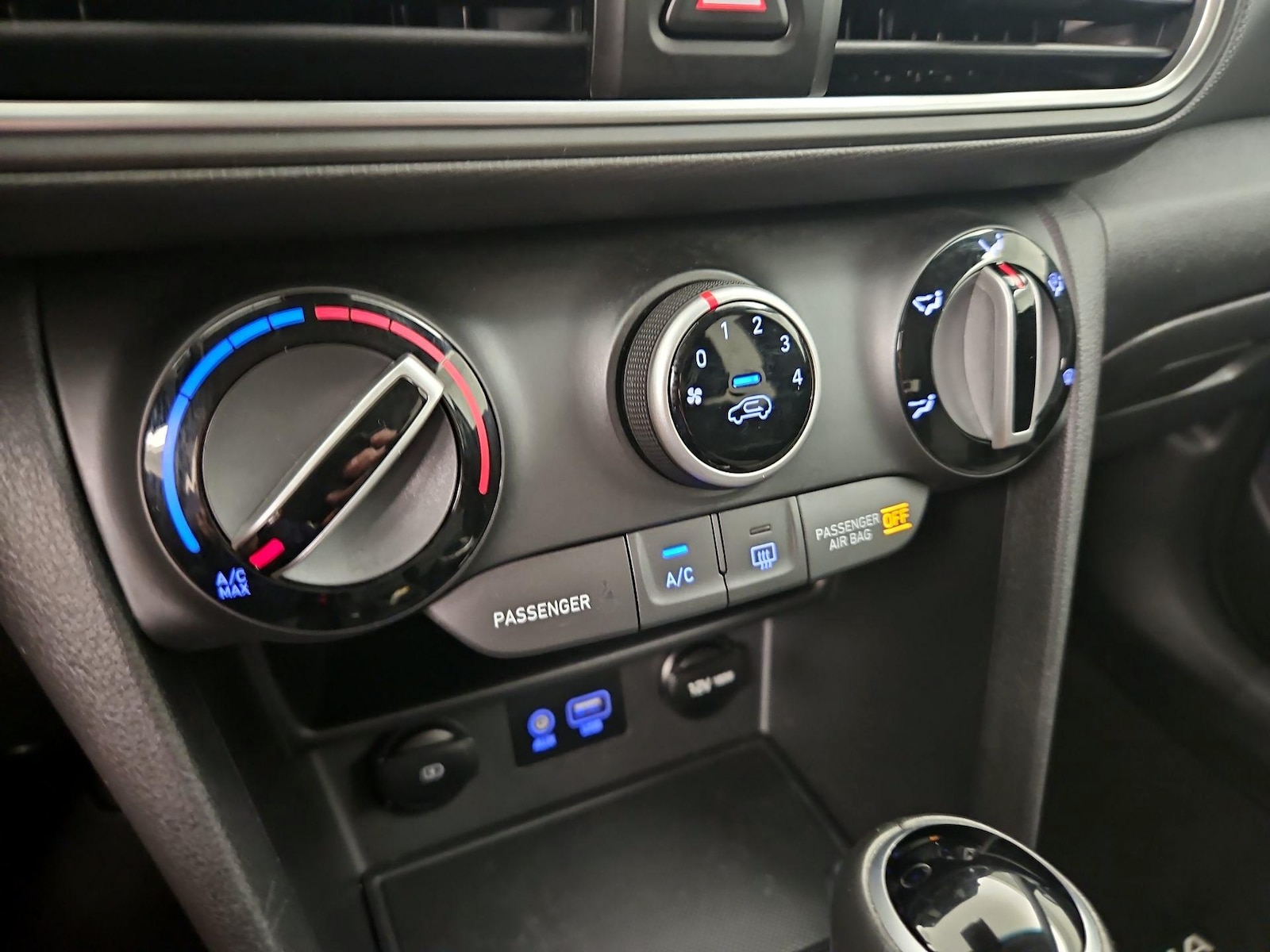 2019 Hyundai Kona SEL - Photo 17