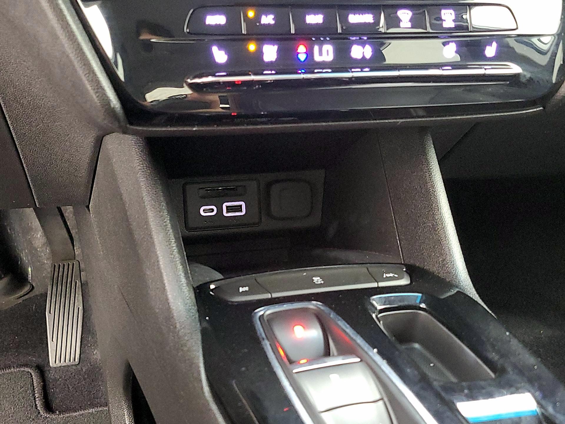 Thumbnail: 2022 Chevrolet Bolt EV - 18