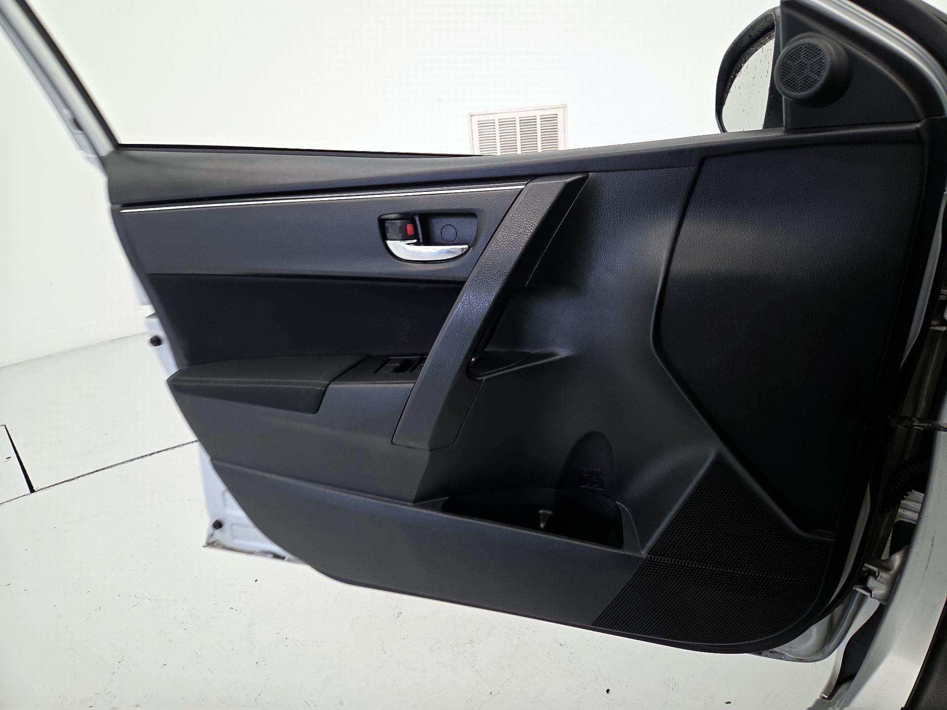 Thumbnail: 2018 Toyota Corolla - 12