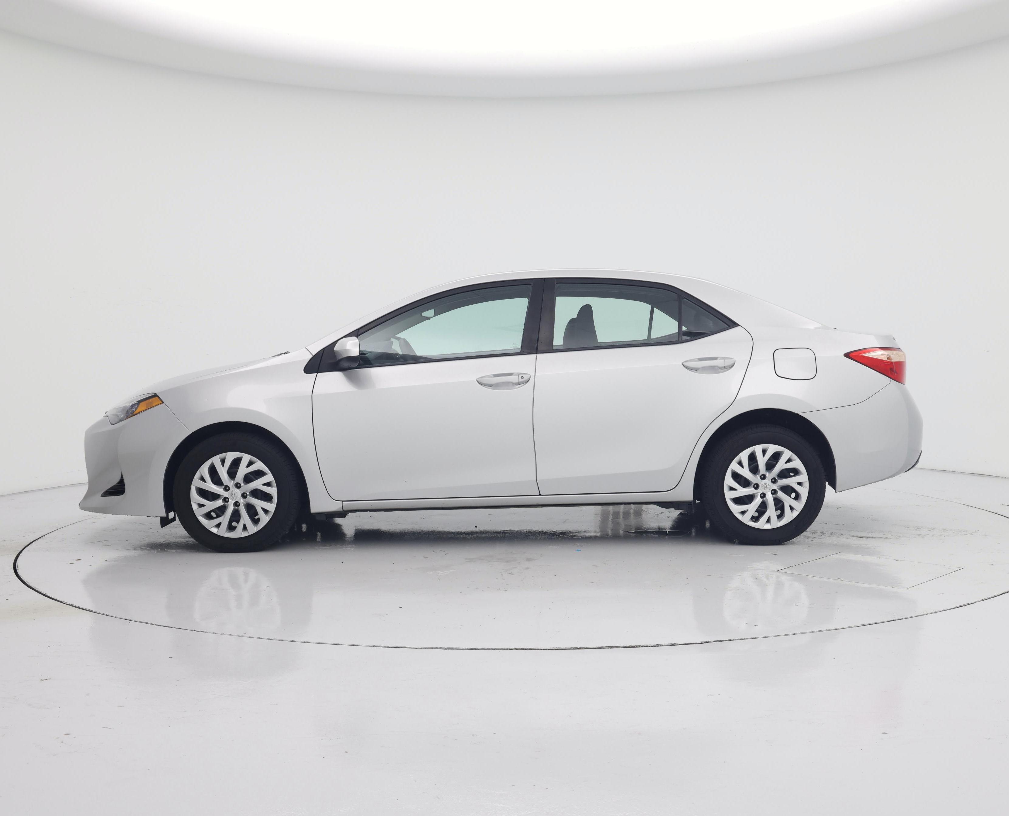 Thumbnail: 2018 Toyota Corolla - 3