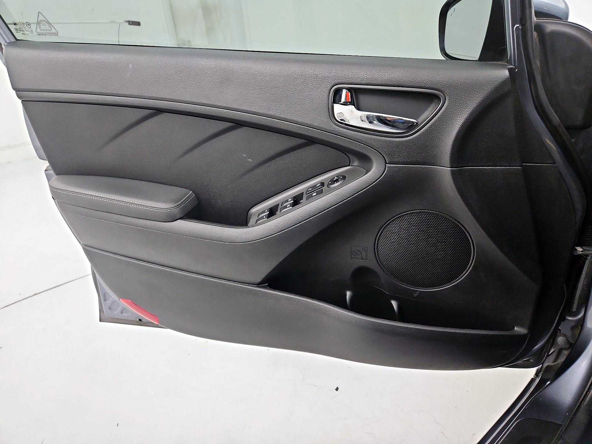 Thumbnail: 2018 Kia Forte - 12