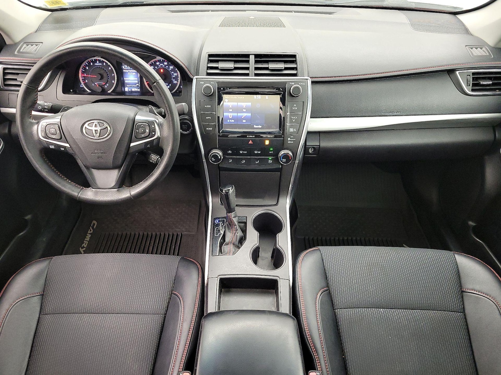 2017 Toyota Camry SE - Photo 10