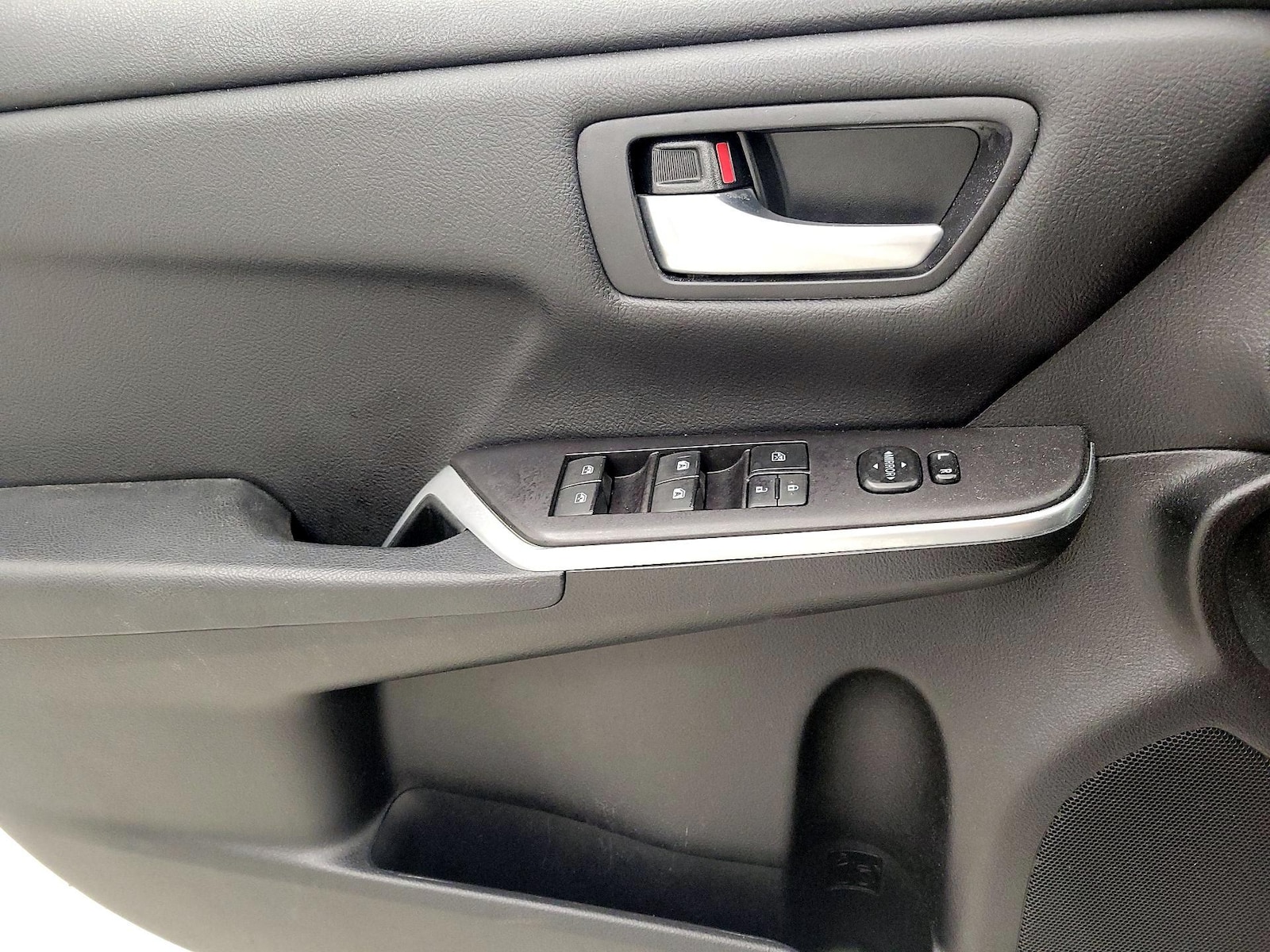 2017 Toyota Camry SE - Photo 13