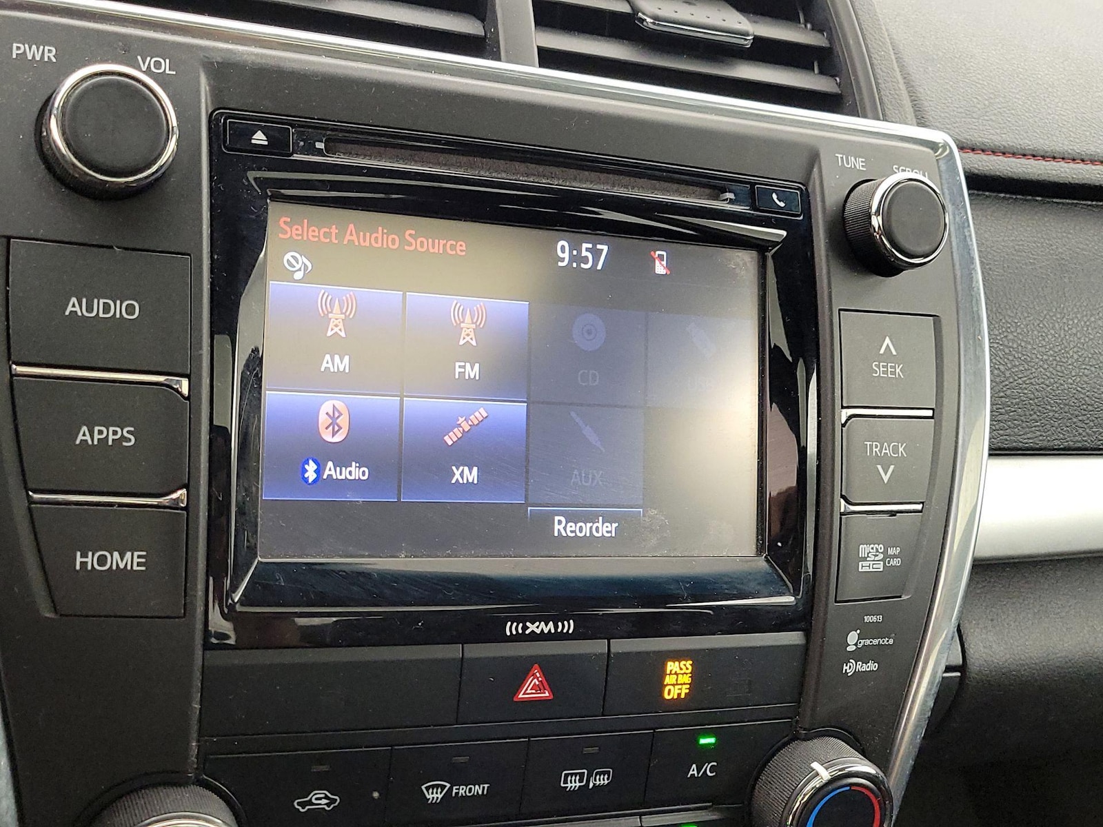 2017 Toyota Camry SE - Photo 16