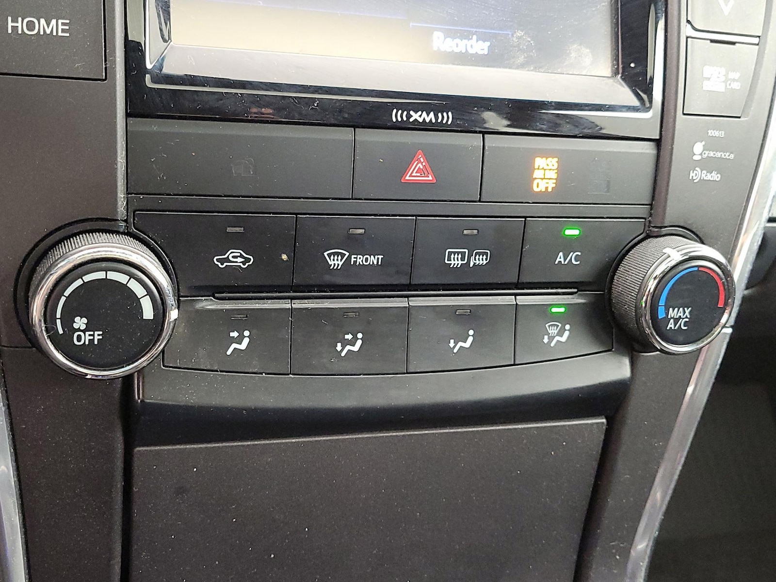 2017 Toyota Camry SE - Photo 17