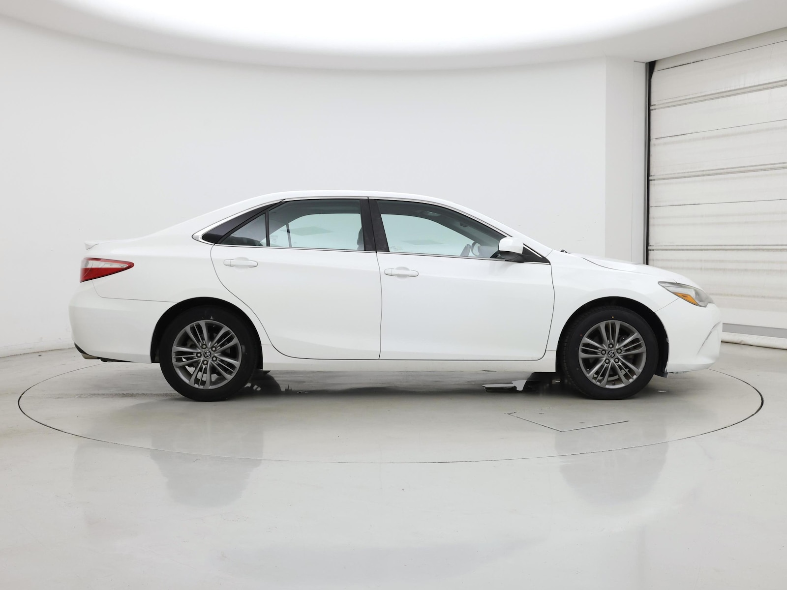 2017 Toyota Camry SE - Photo 8