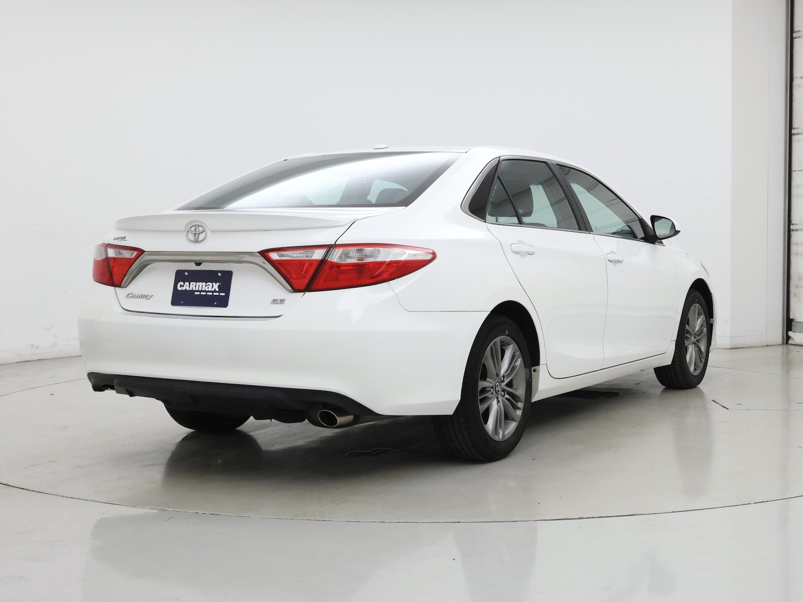 2017 Toyota Camry SE - Photo 9