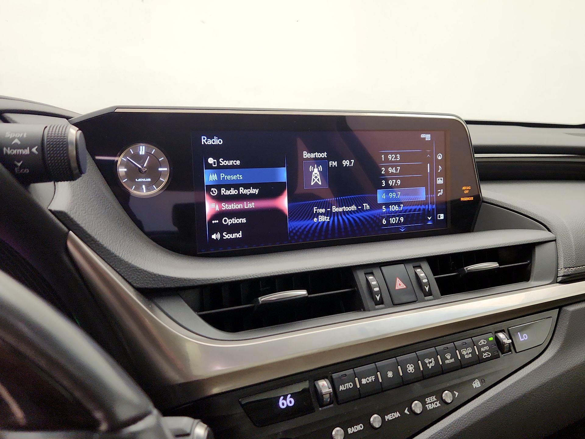 Thumbnail: 2019 Lexus ES - 16