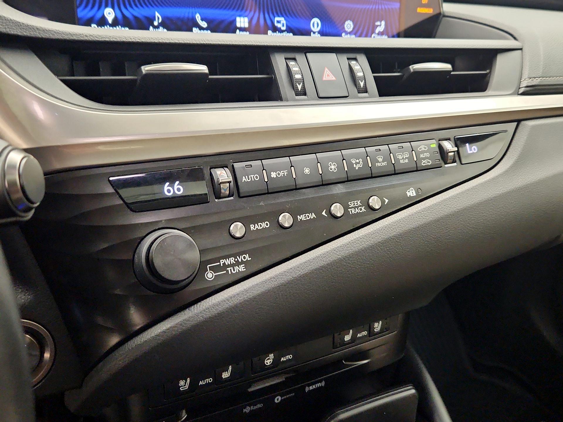 Thumbnail: 2019 Lexus ES - 17