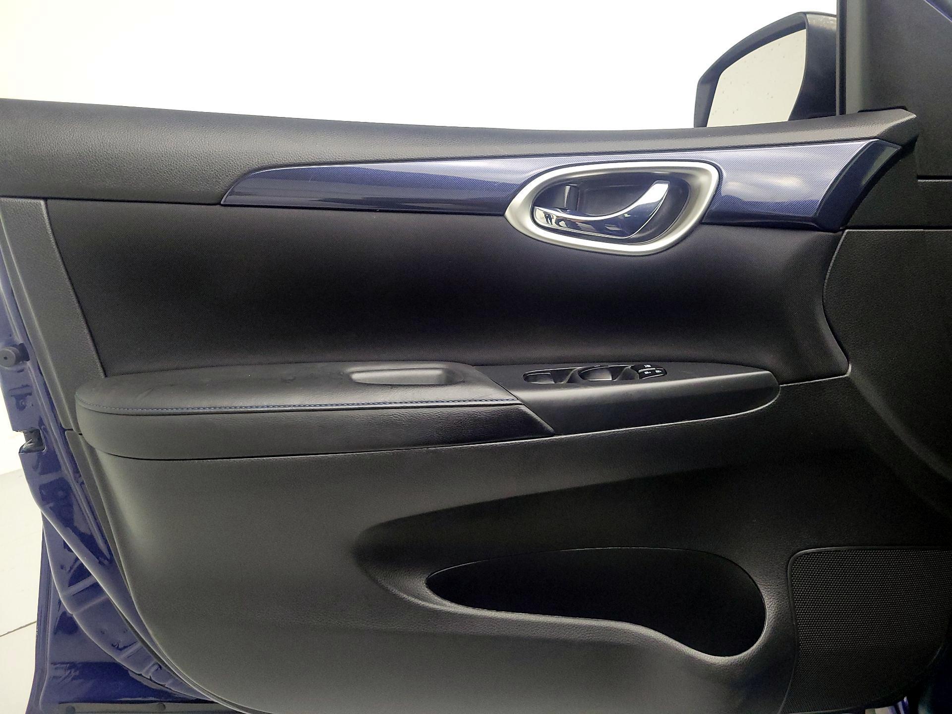Thumbnail: 2016 Nissan Sentra - 12