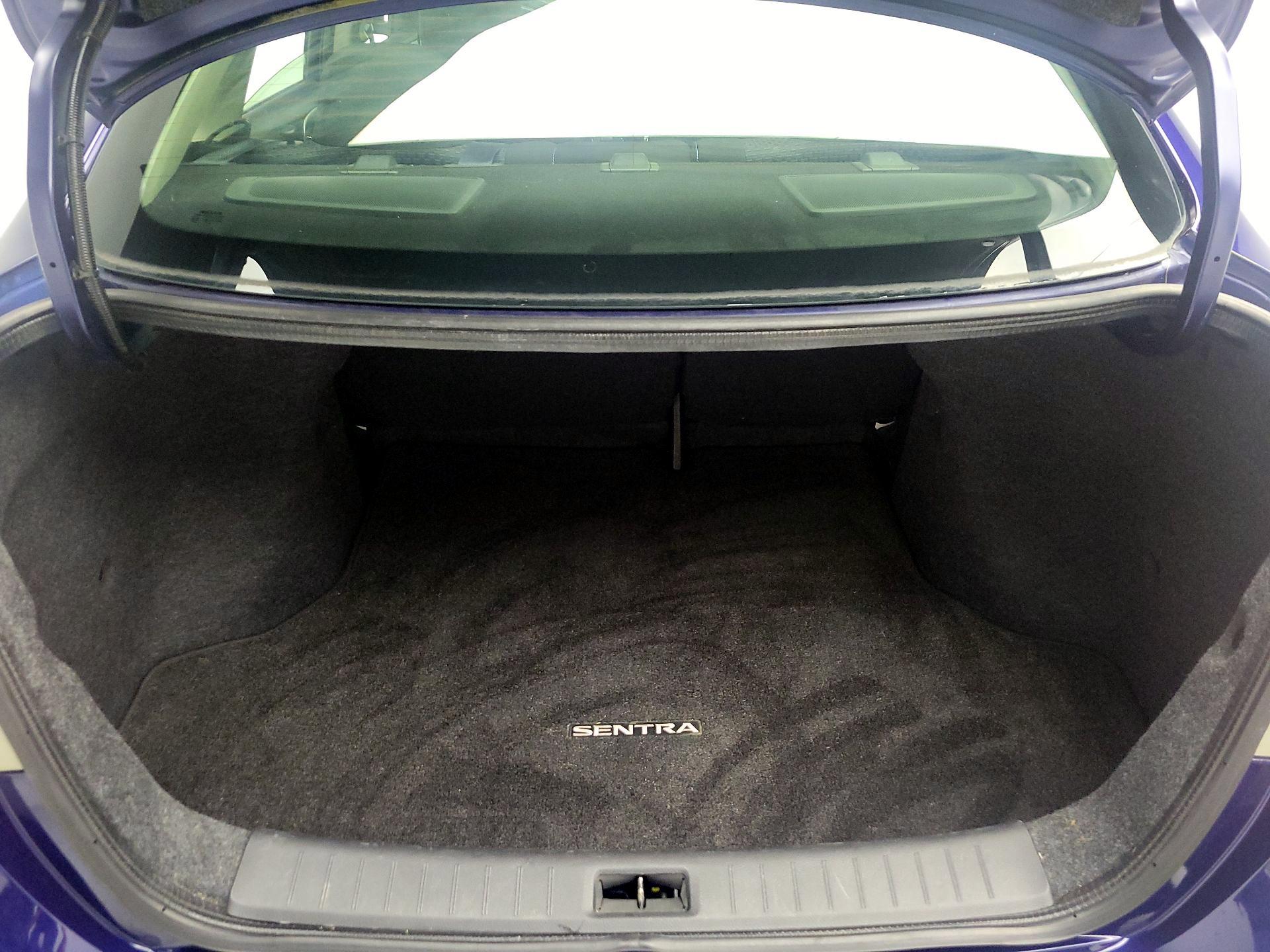 Thumbnail: 2016 Nissan Sentra - 18