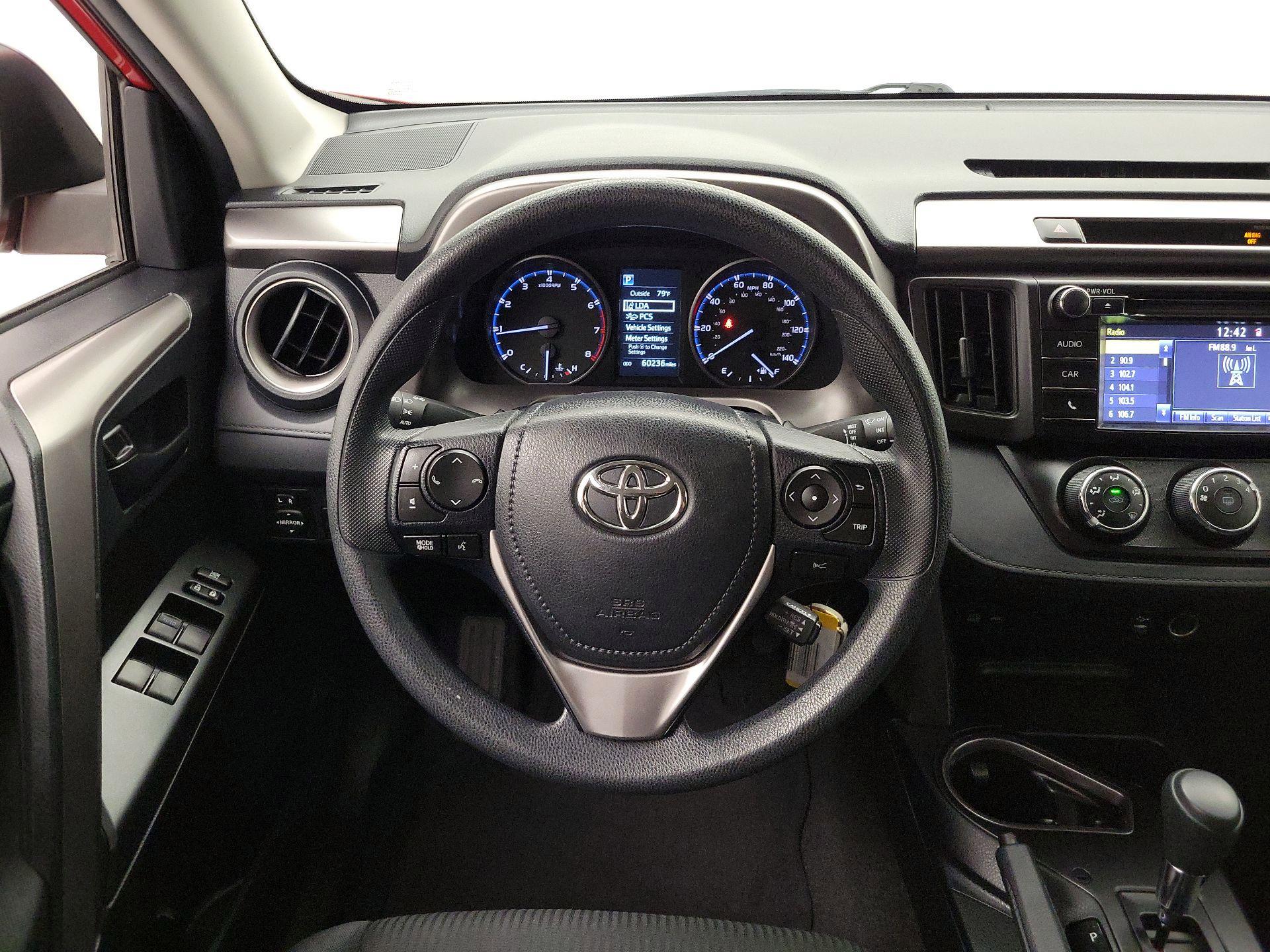 Thumbnail: 2017 Toyota RAV4 - 10