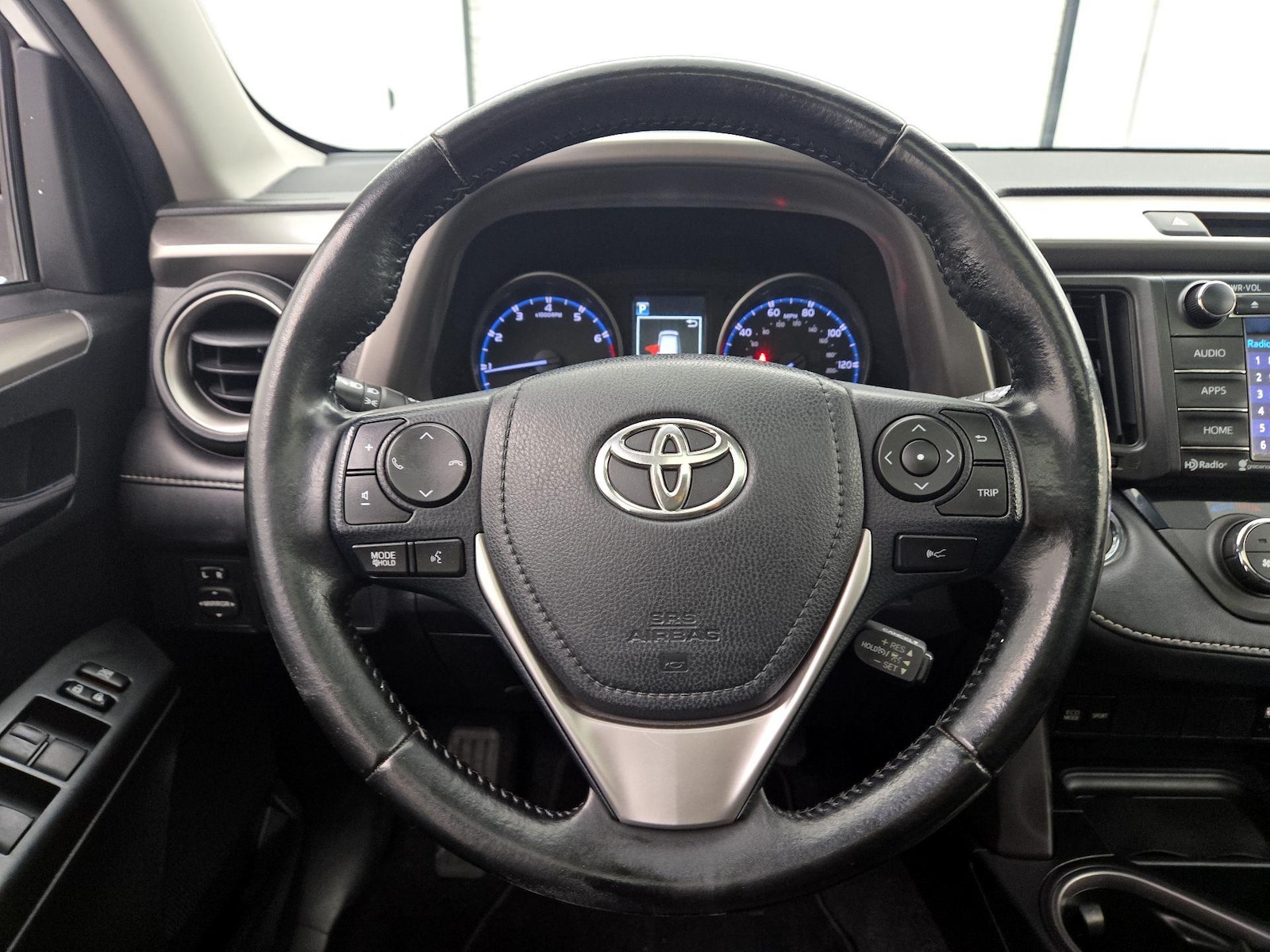 2018 Toyota RAV4 XLE - Photo 11