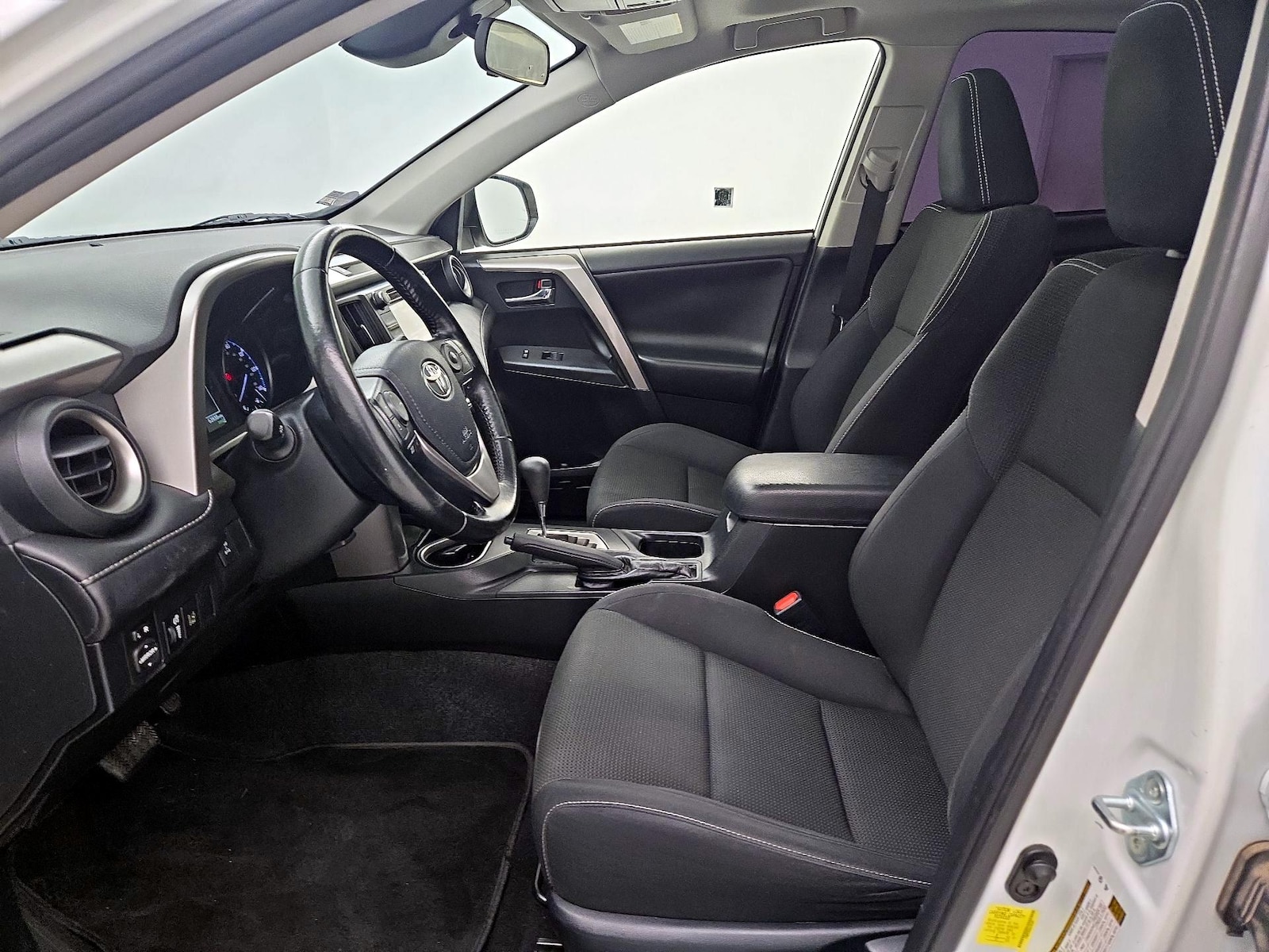 2018 Toyota RAV4 XLE - Photo 12