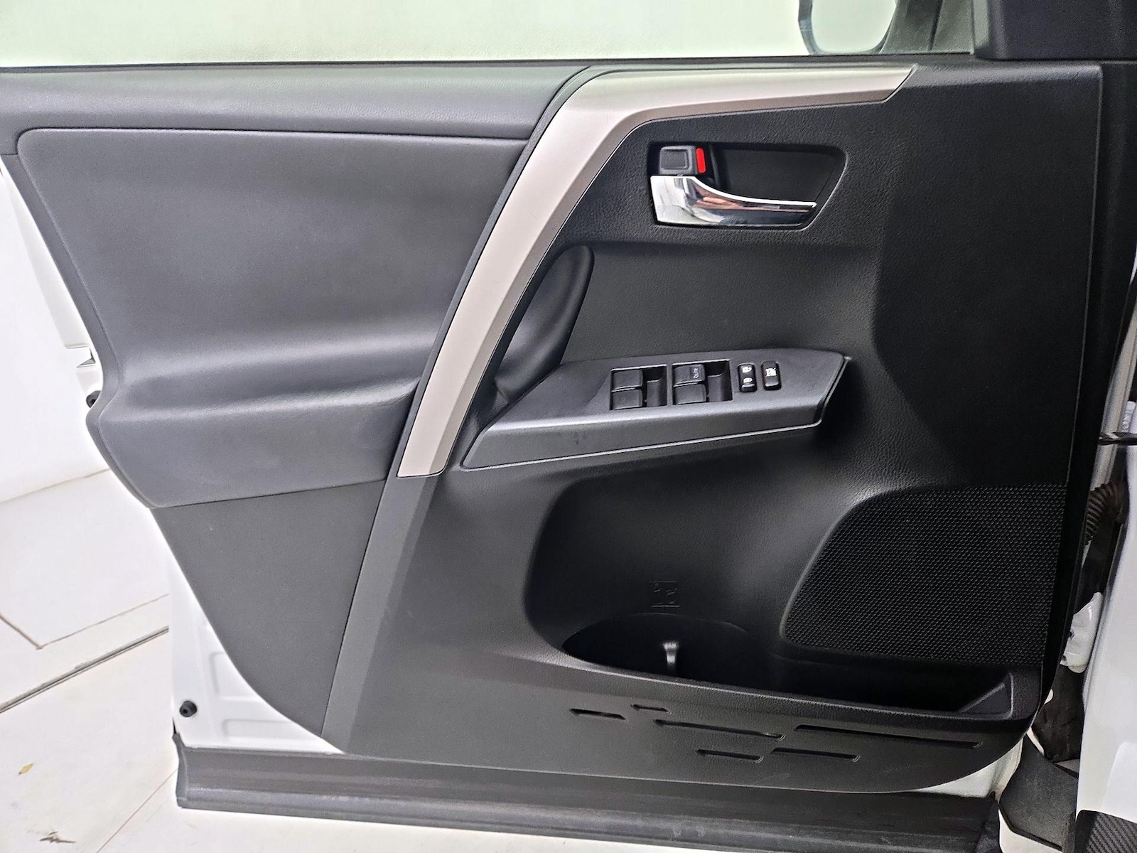 2018 Toyota RAV4 XLE - Photo 13