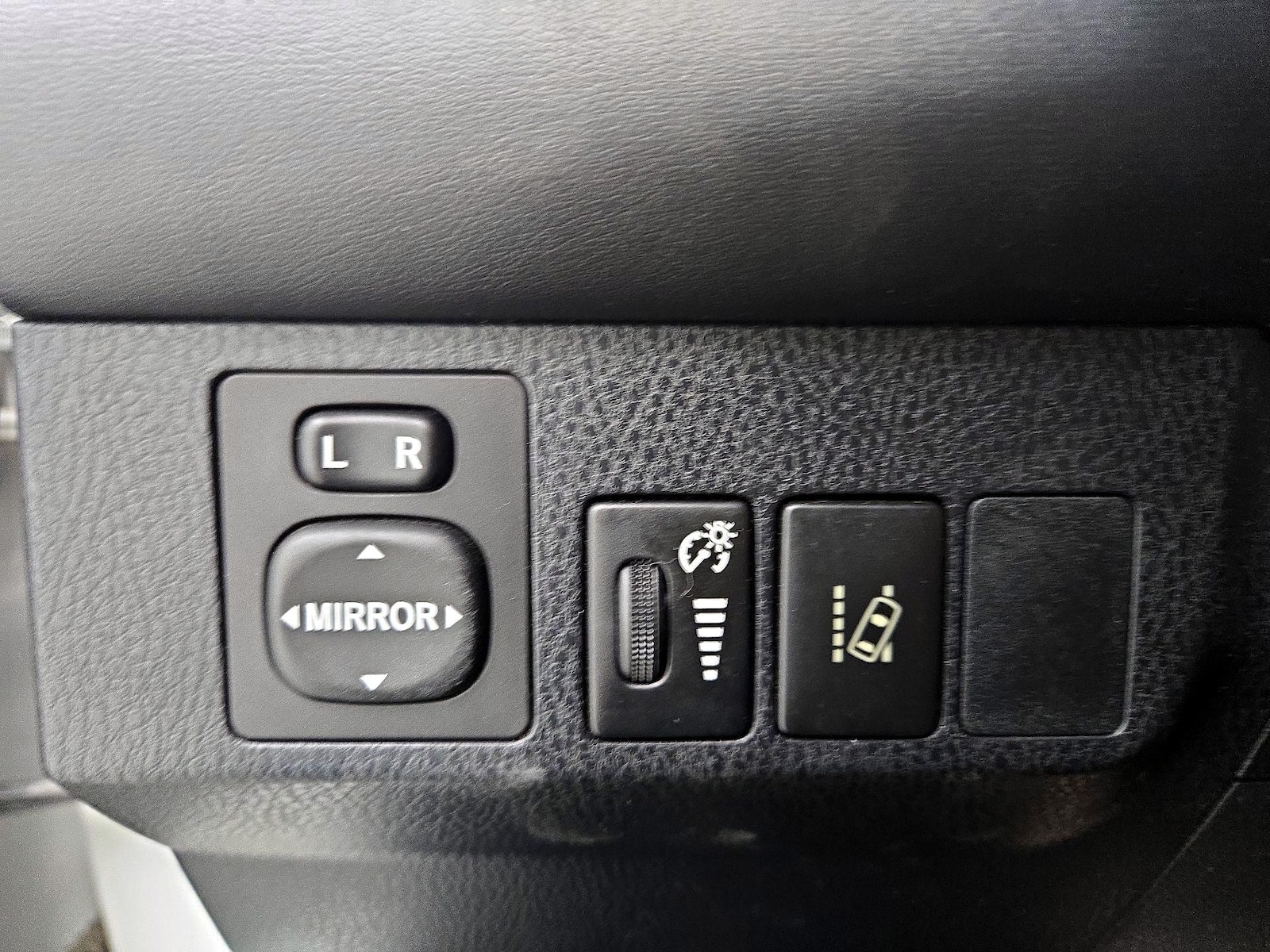2018 Toyota RAV4 XLE - Photo 14