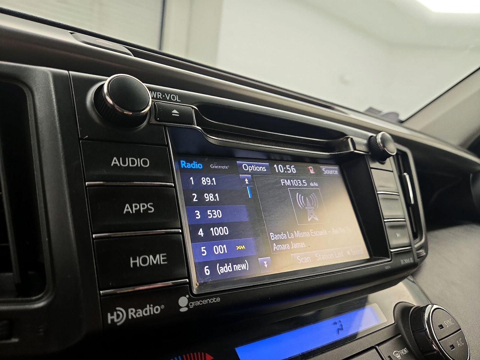 2018 Toyota RAV4 XLE - Photo 16