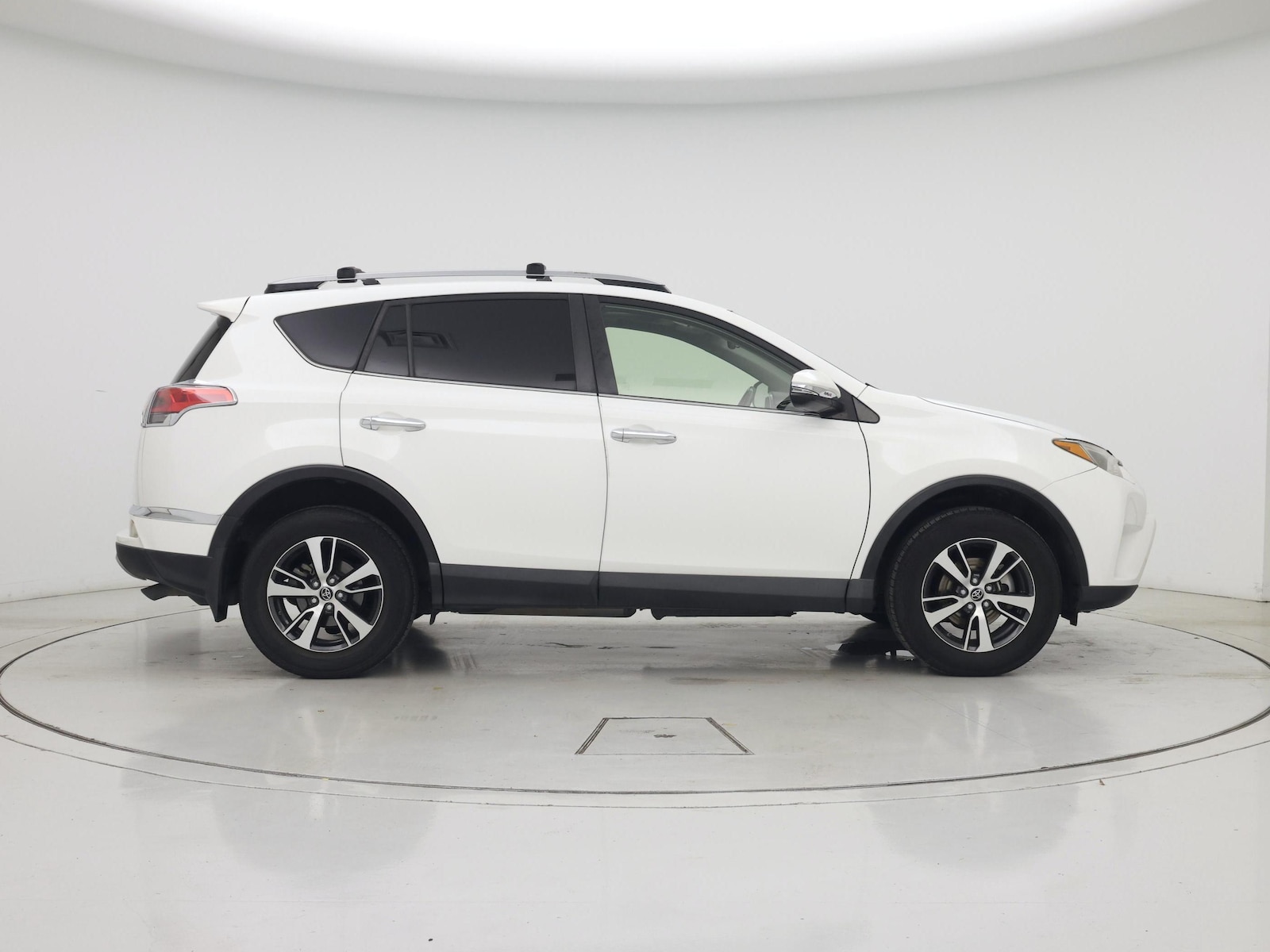 2018 Toyota RAV4 XLE - Photo 8