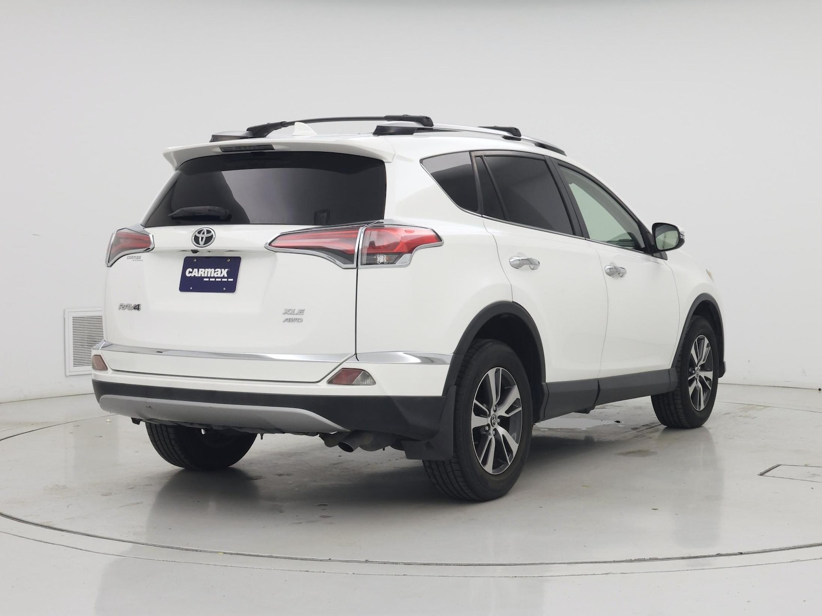 2018 Toyota RAV4 XLE - Photo 9
