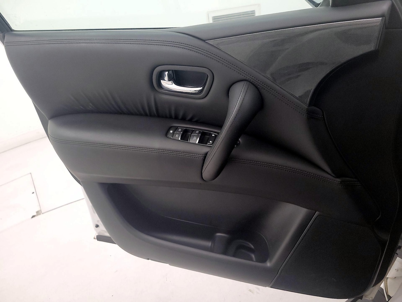 2023 Nissan Armada SV - Photo 13