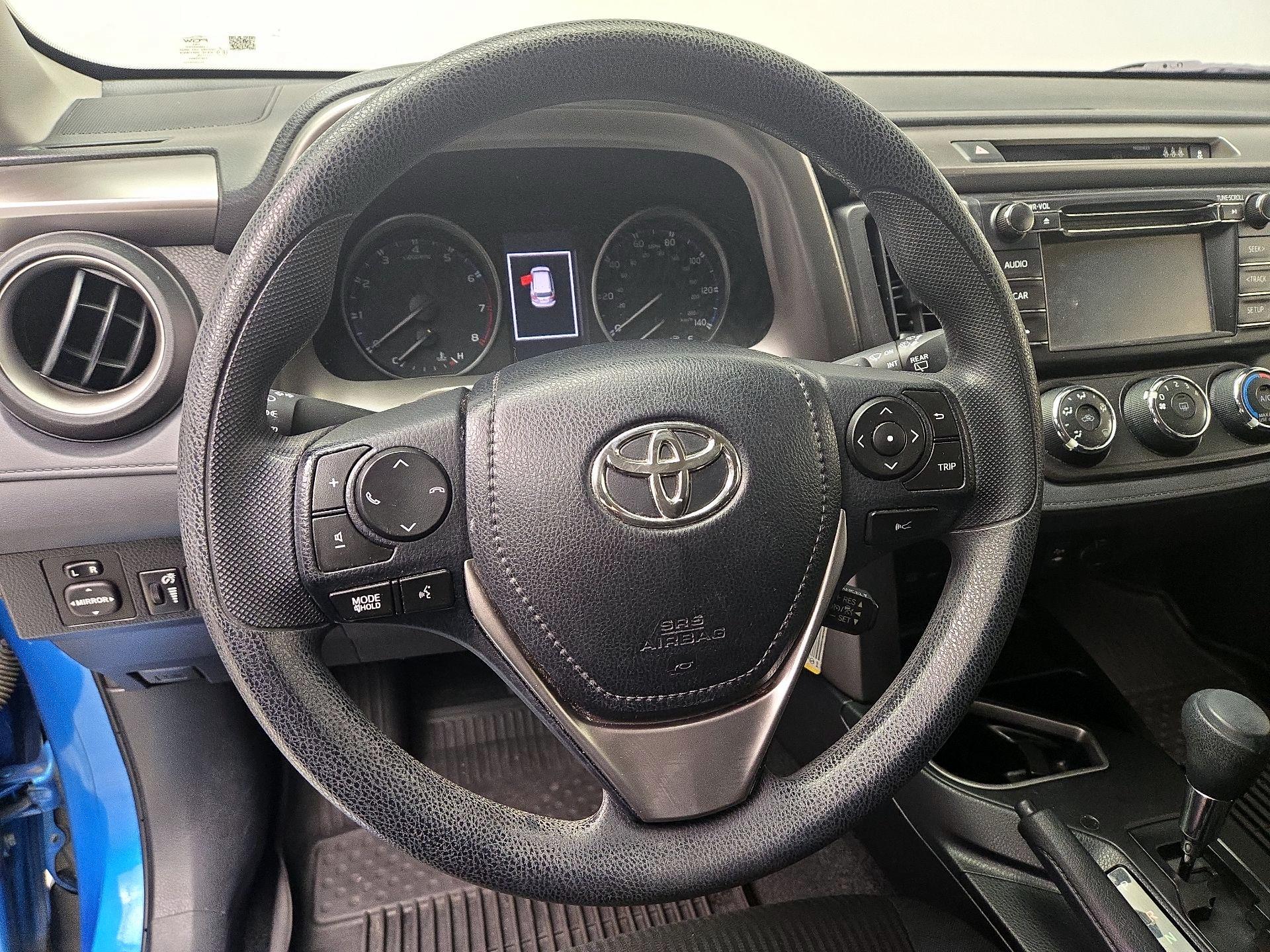 Thumbnail: 2017 Toyota RAV4 - 10
