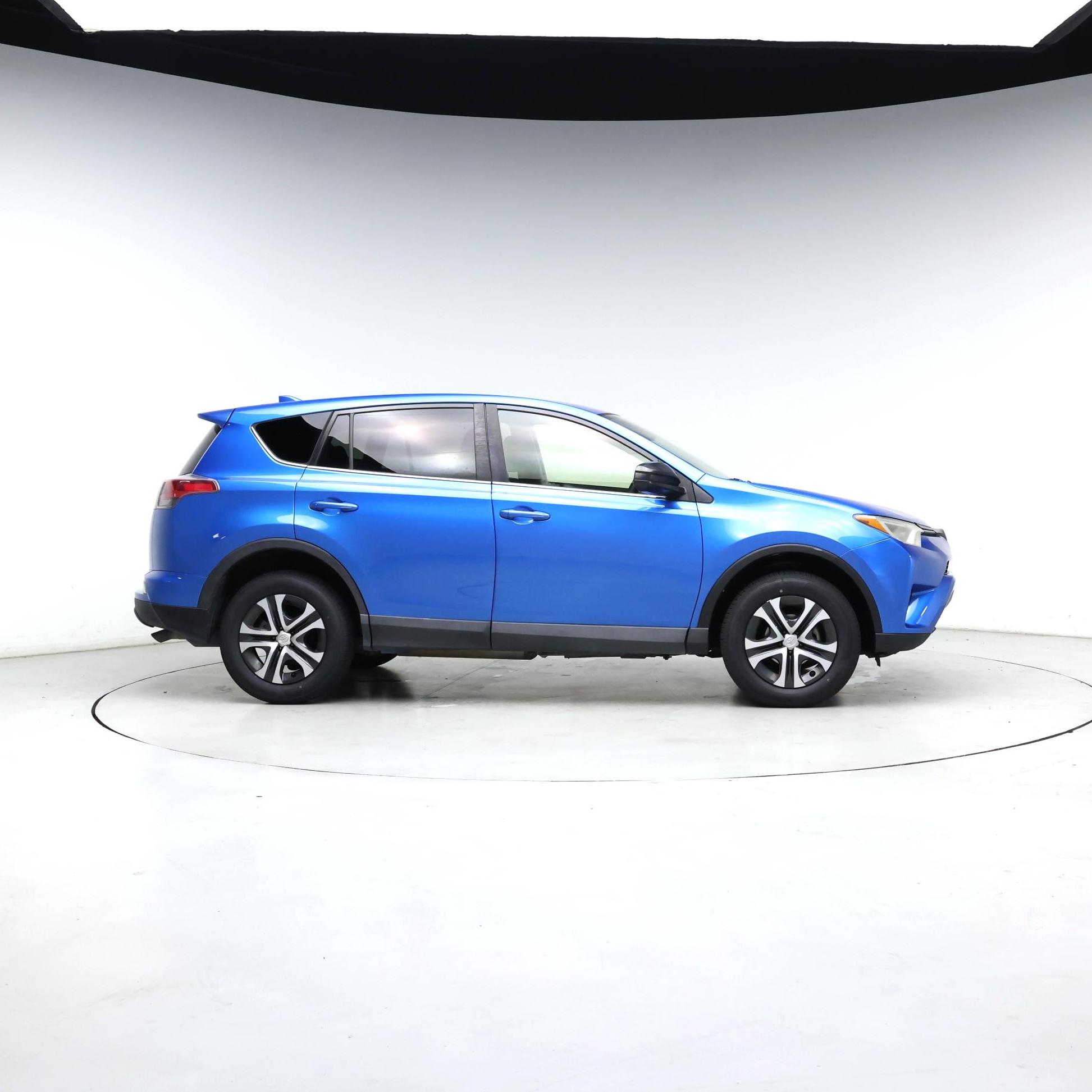 Thumbnail: 2017 Toyota RAV4 - 7