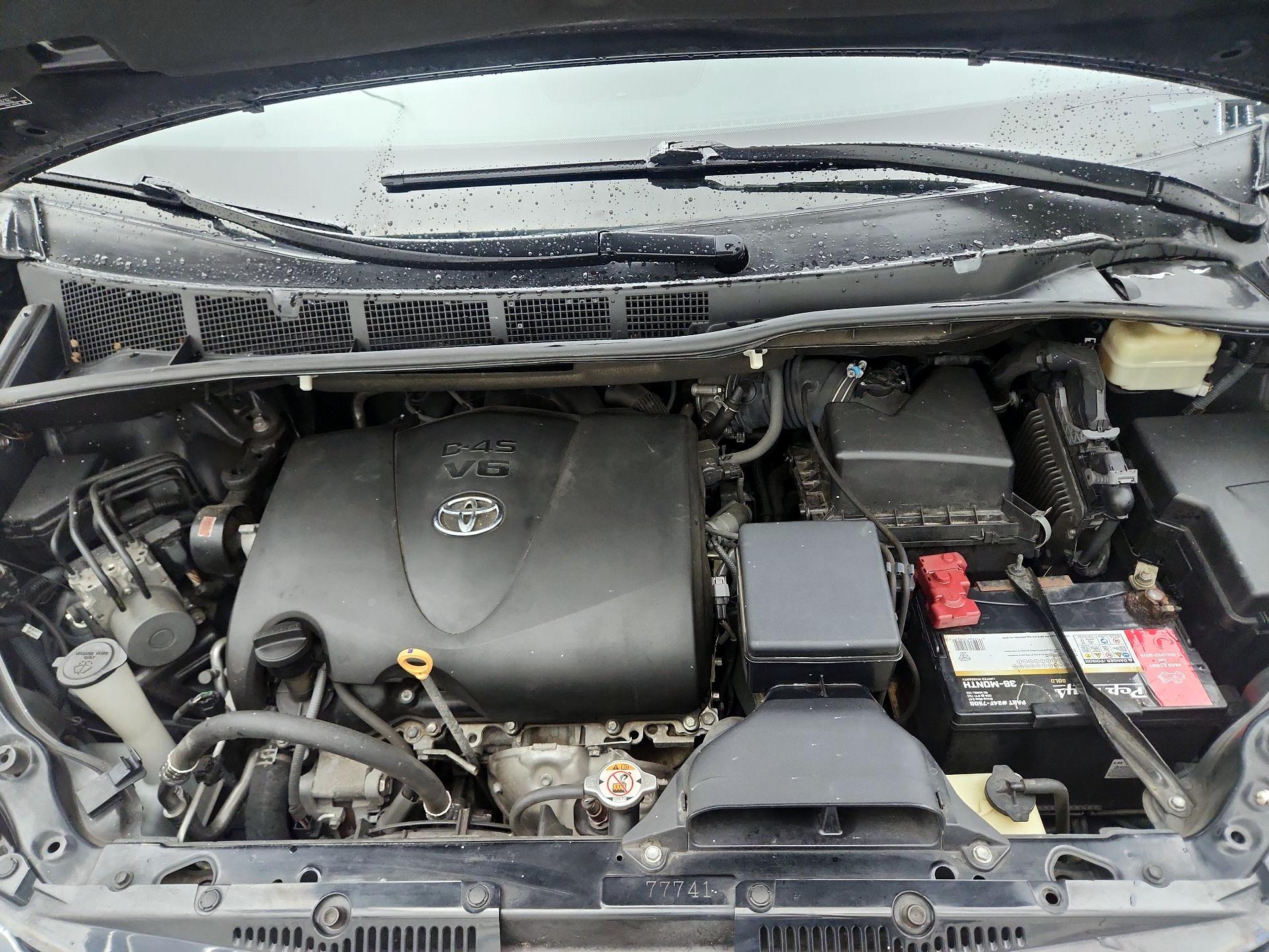 Thumbnail: 2017 Toyota Sienna - 9