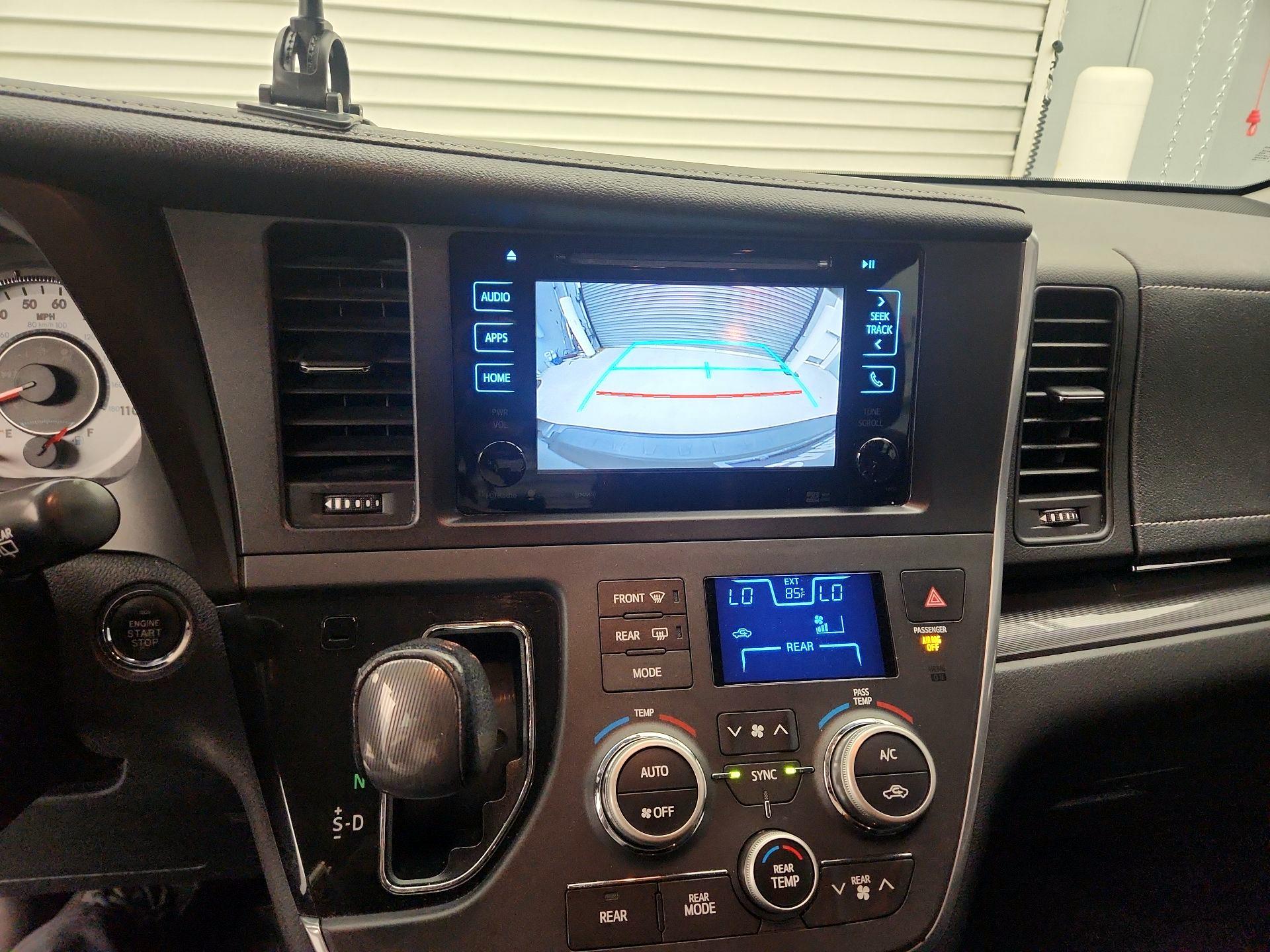 Thumbnail: 2017 Toyota Sienna - 14