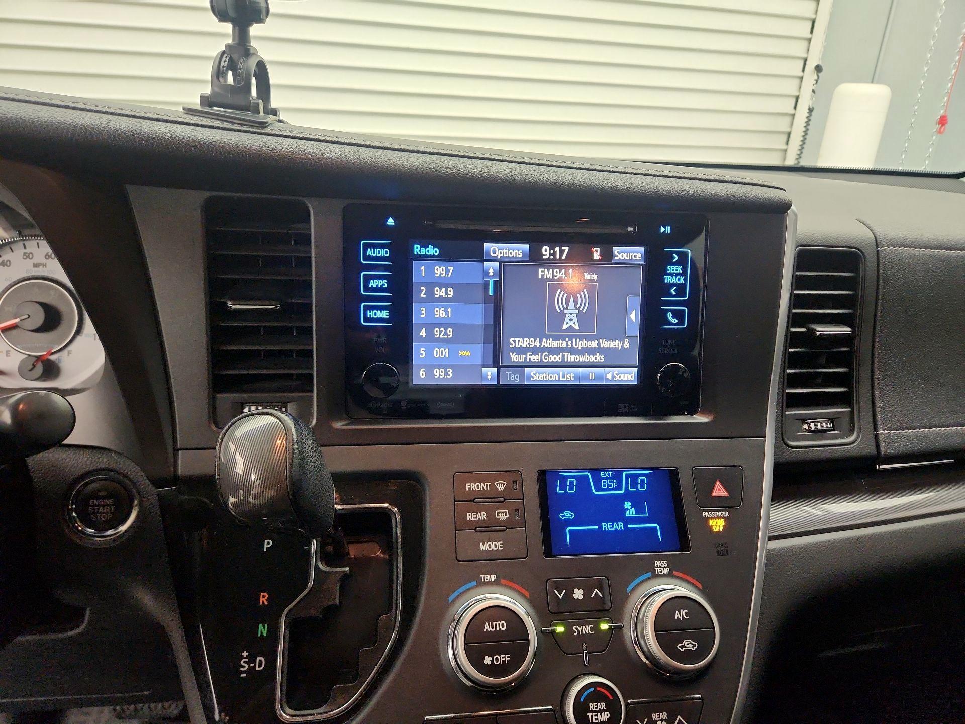 Thumbnail: 2017 Toyota Sienna - 15