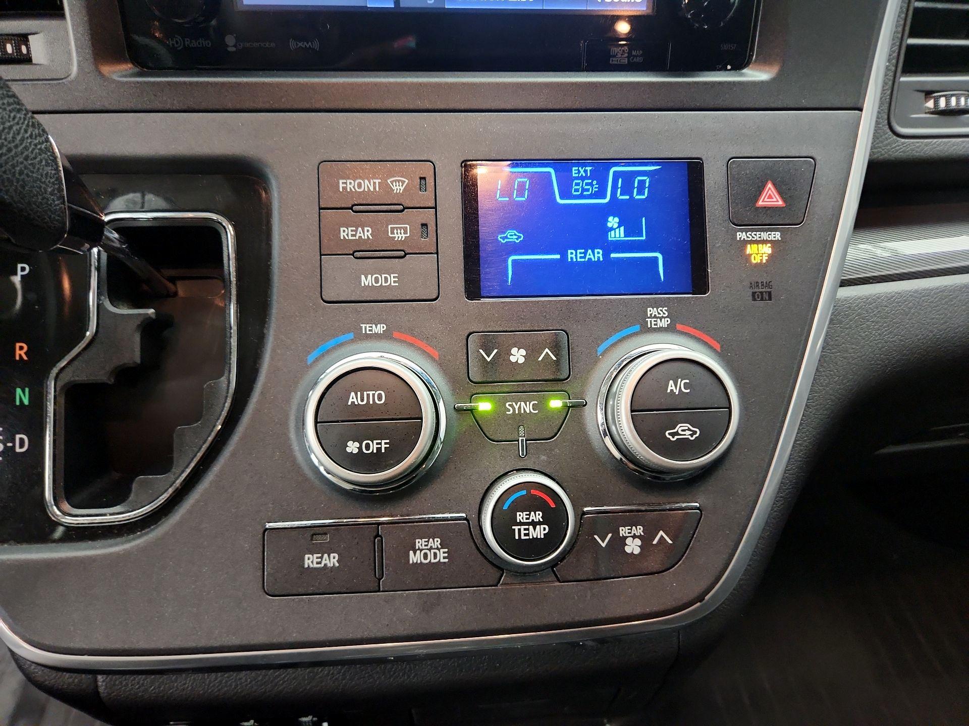 Thumbnail: 2017 Toyota Sienna - 16