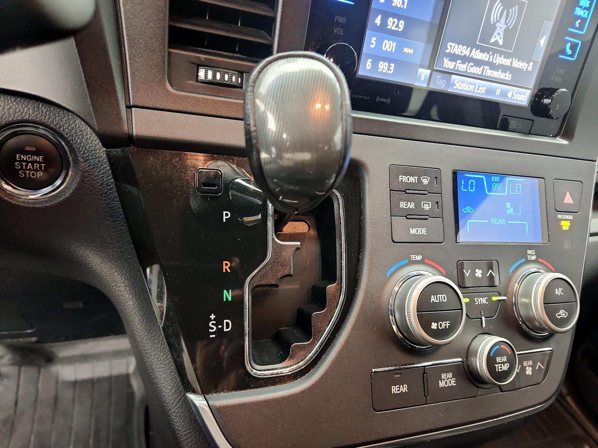 Thumbnail: 2017 Toyota Sienna - 17