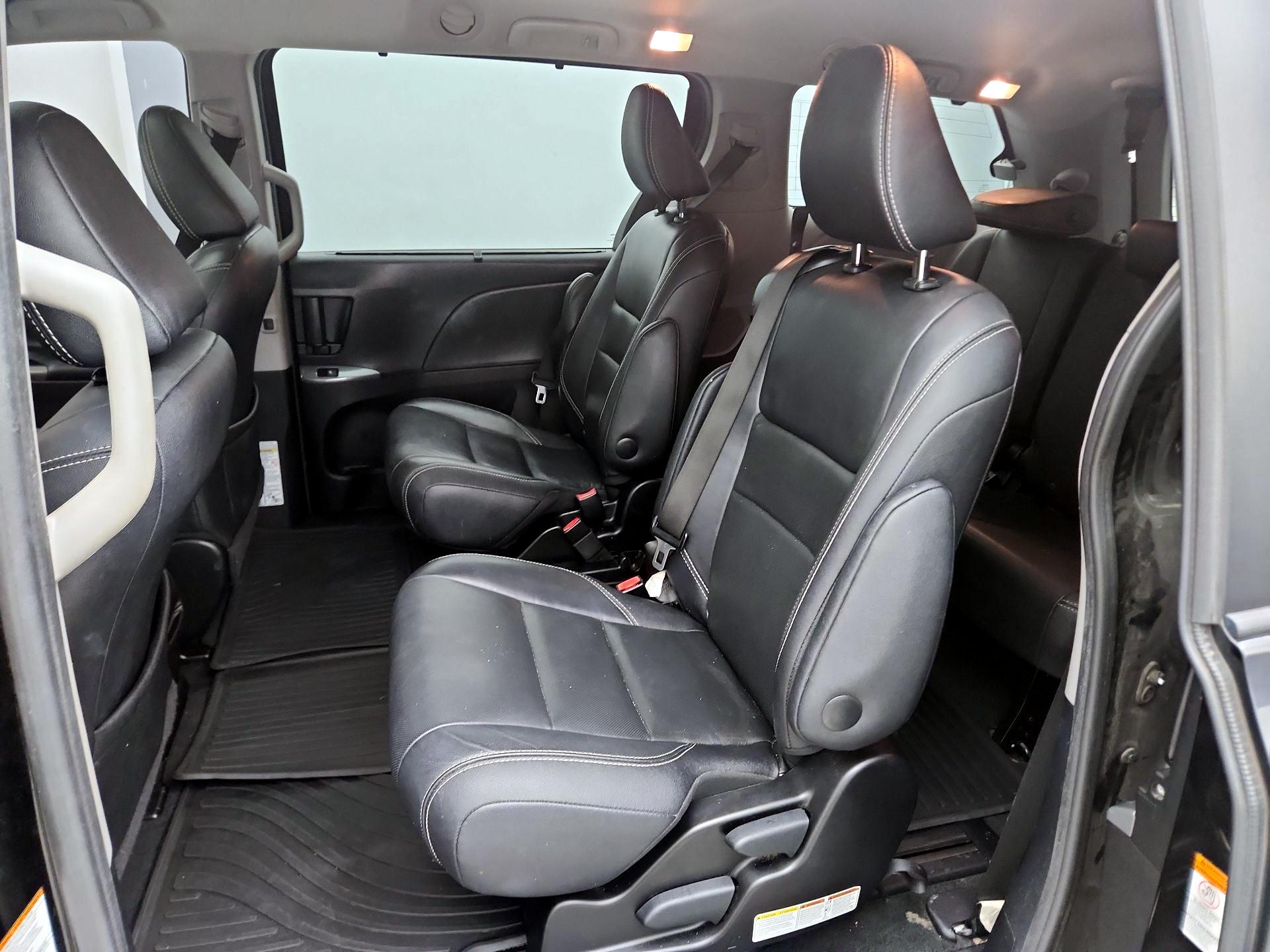Thumbnail: 2017 Toyota Sienna - 20