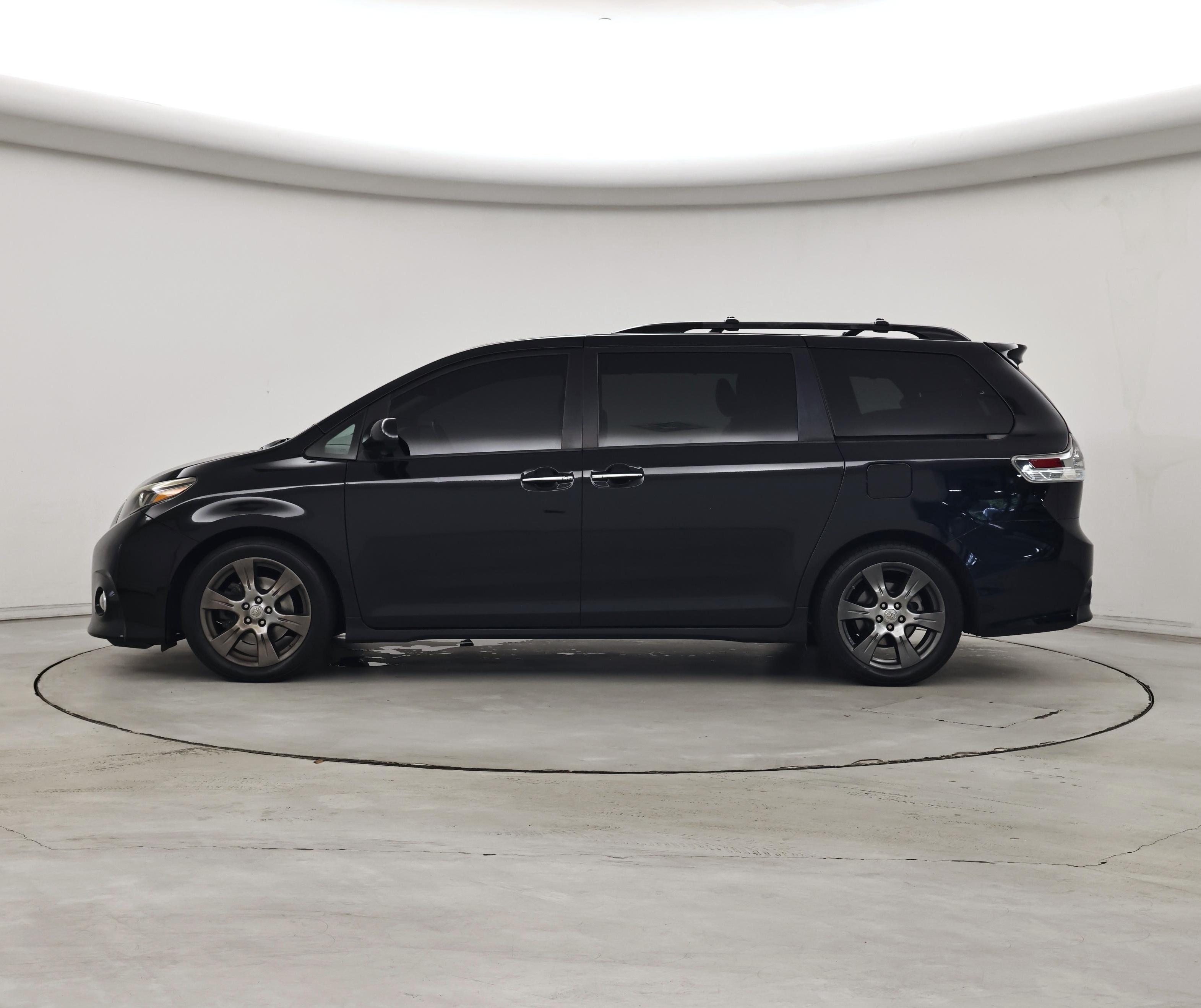 Thumbnail: 2017 Toyota Sienna - 3