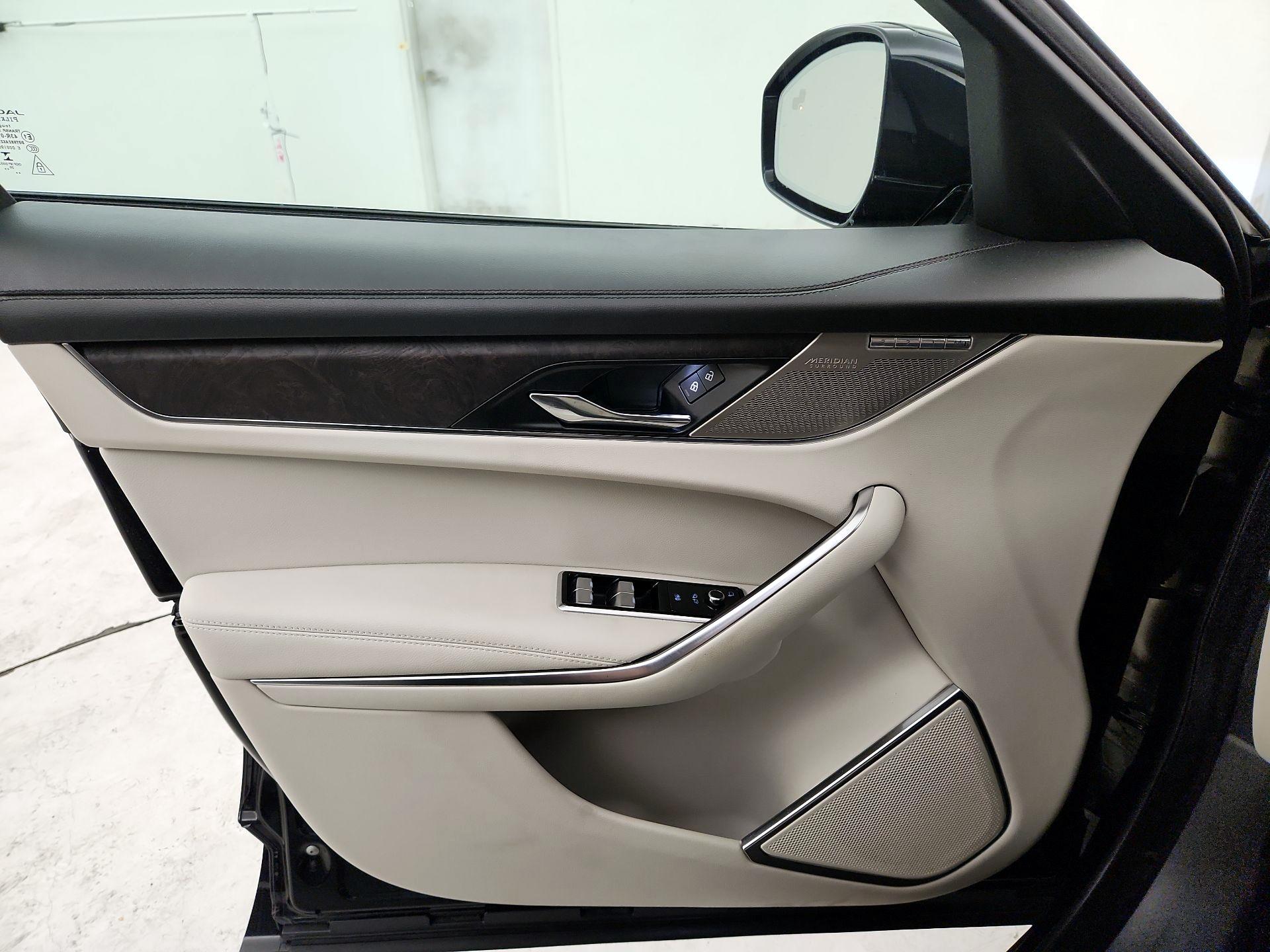 Thumbnail: 2021 Jaguar F-Pace - 12