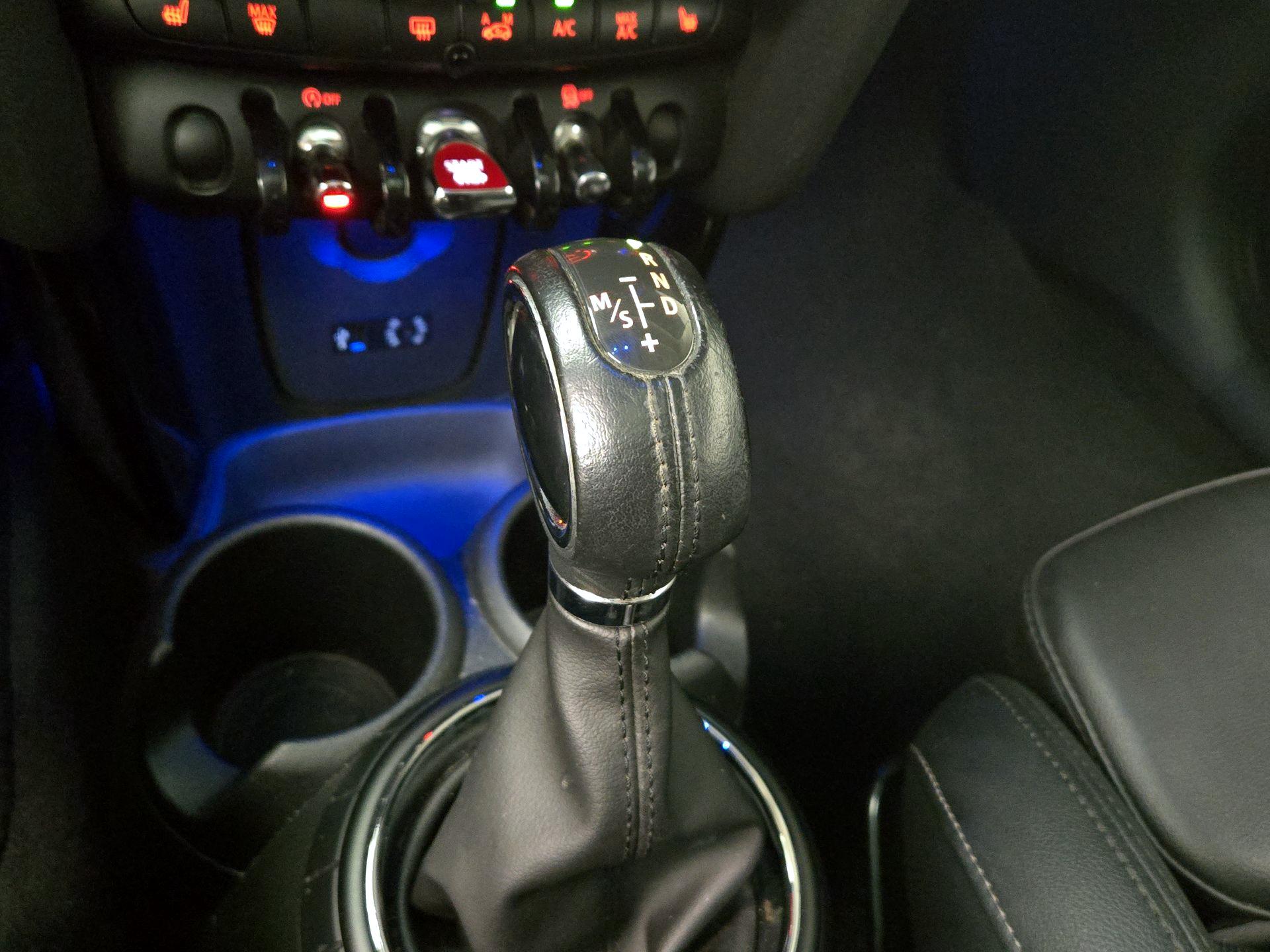Thumbnail: 2015 MINI Cooper Hardtop - 16