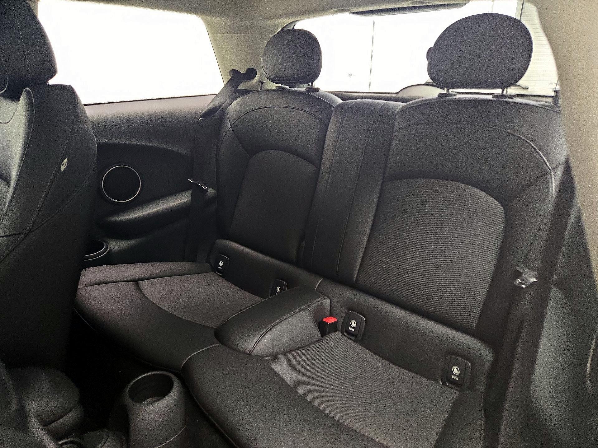 Thumbnail: 2015 MINI Cooper Hardtop - 19