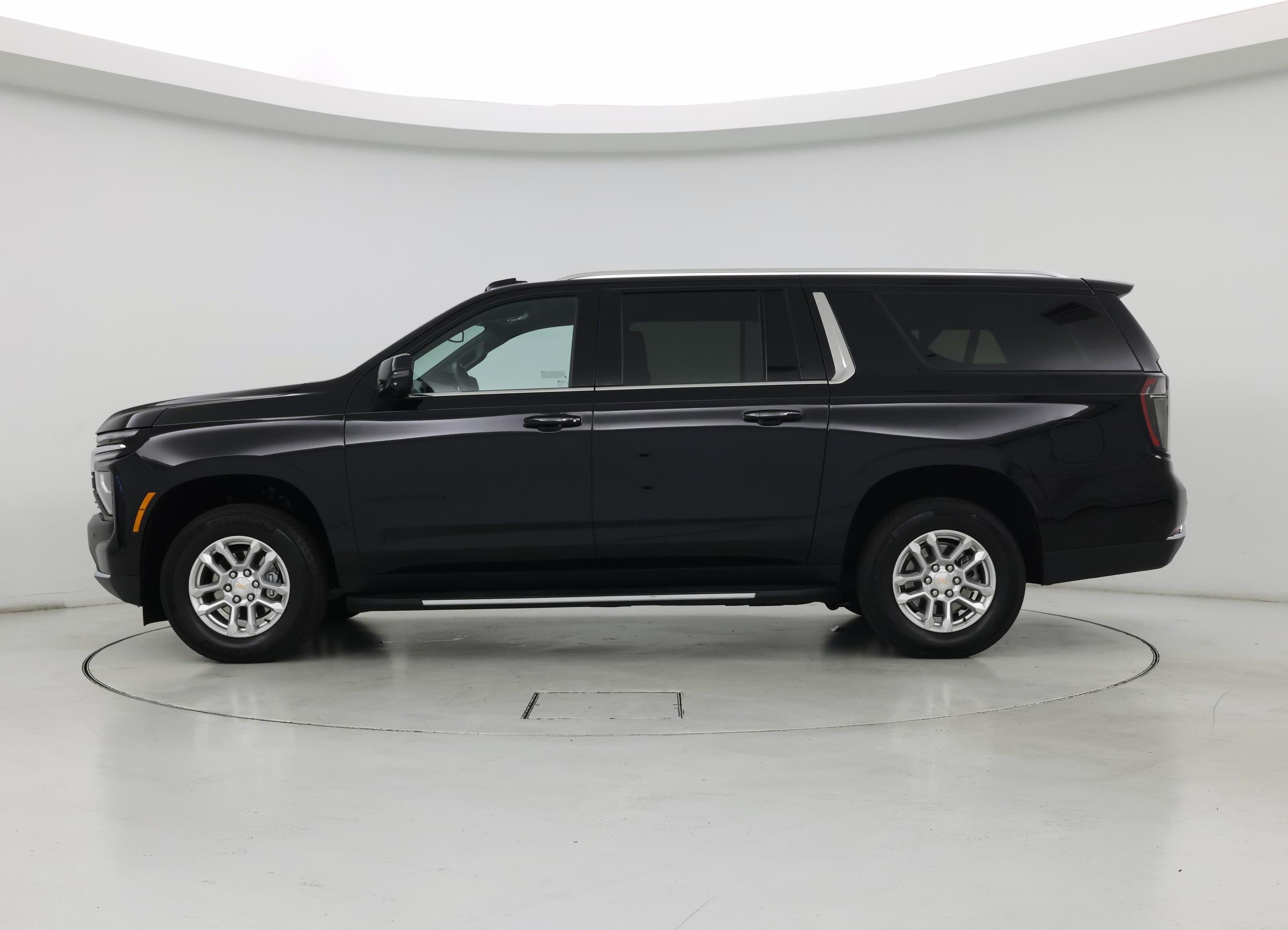 Thumbnail: 2026 Chevrolet Suburban - 3