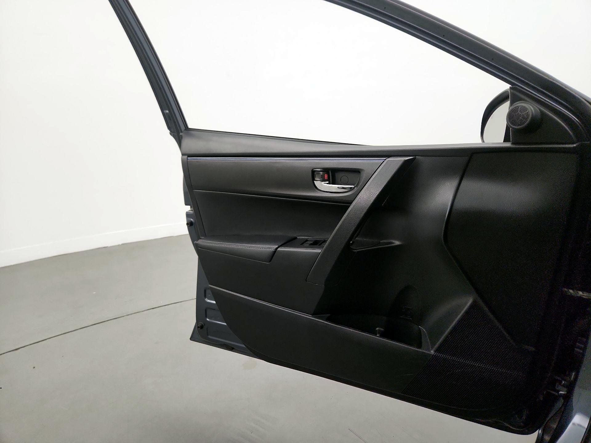Thumbnail: 2019 Toyota Corolla - 12