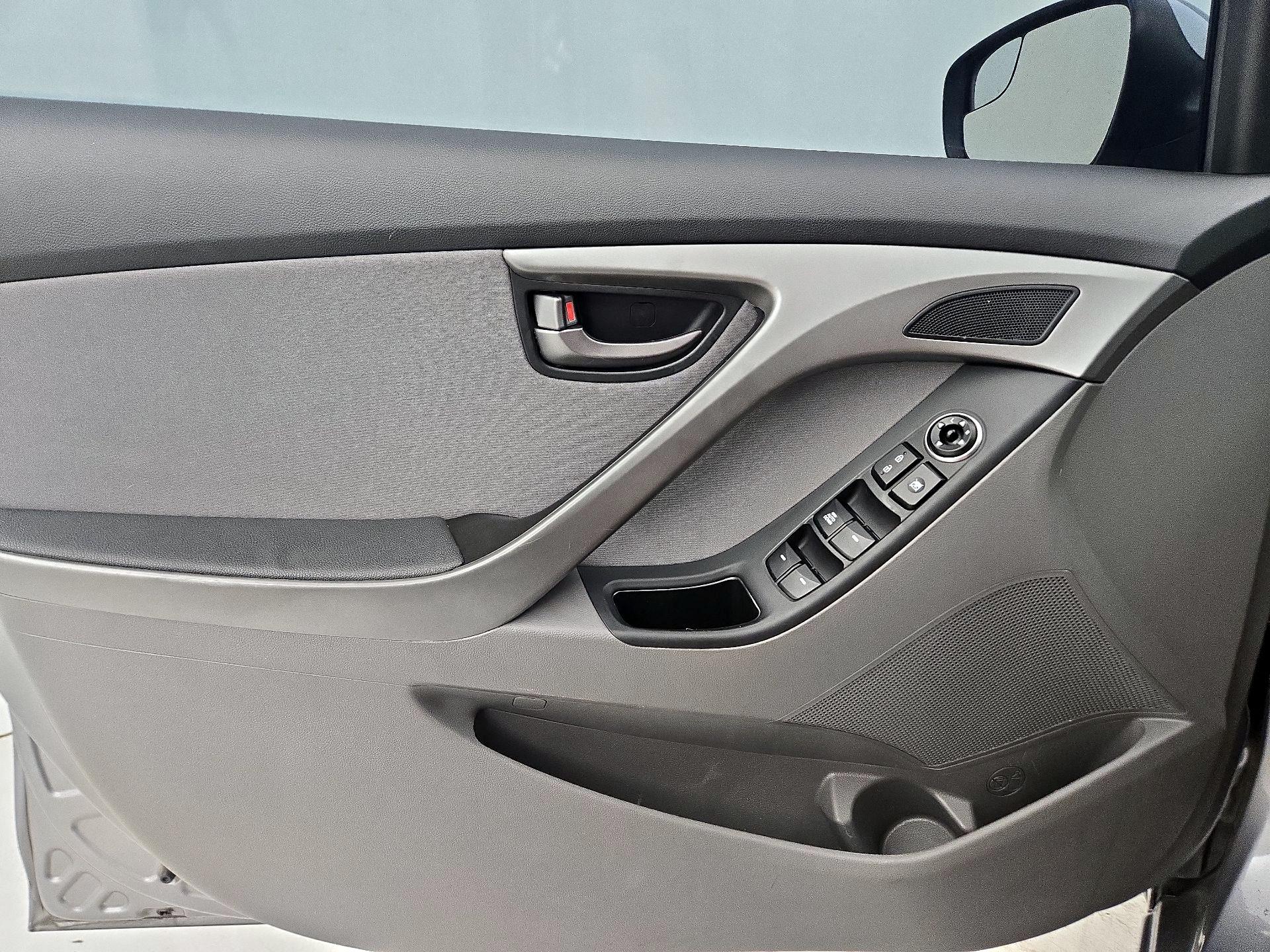 Thumbnail: 2014 Hyundai Elantra - 12