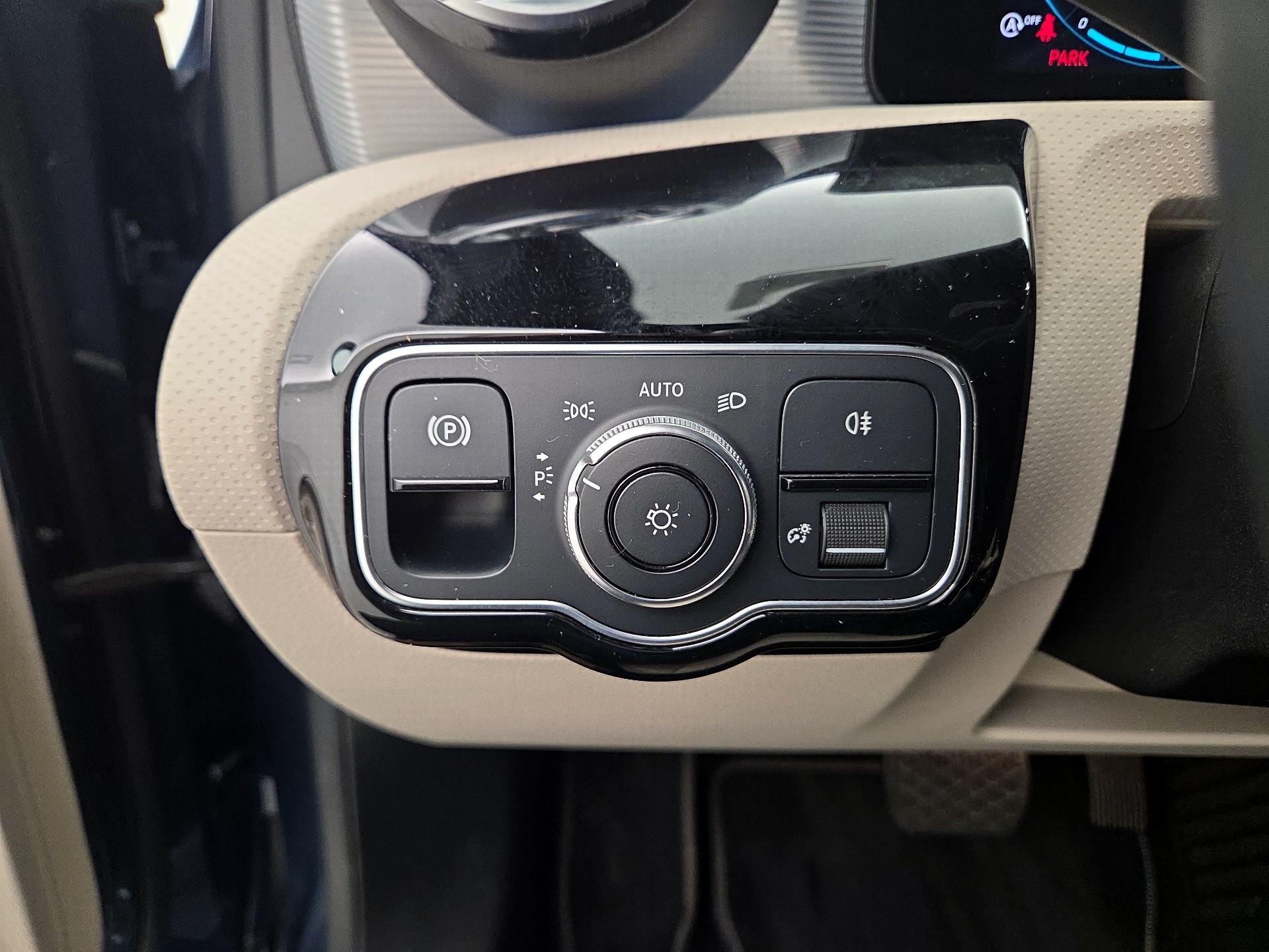 Thumbnail: 2021 Mercedes-Benz A-Class - 13