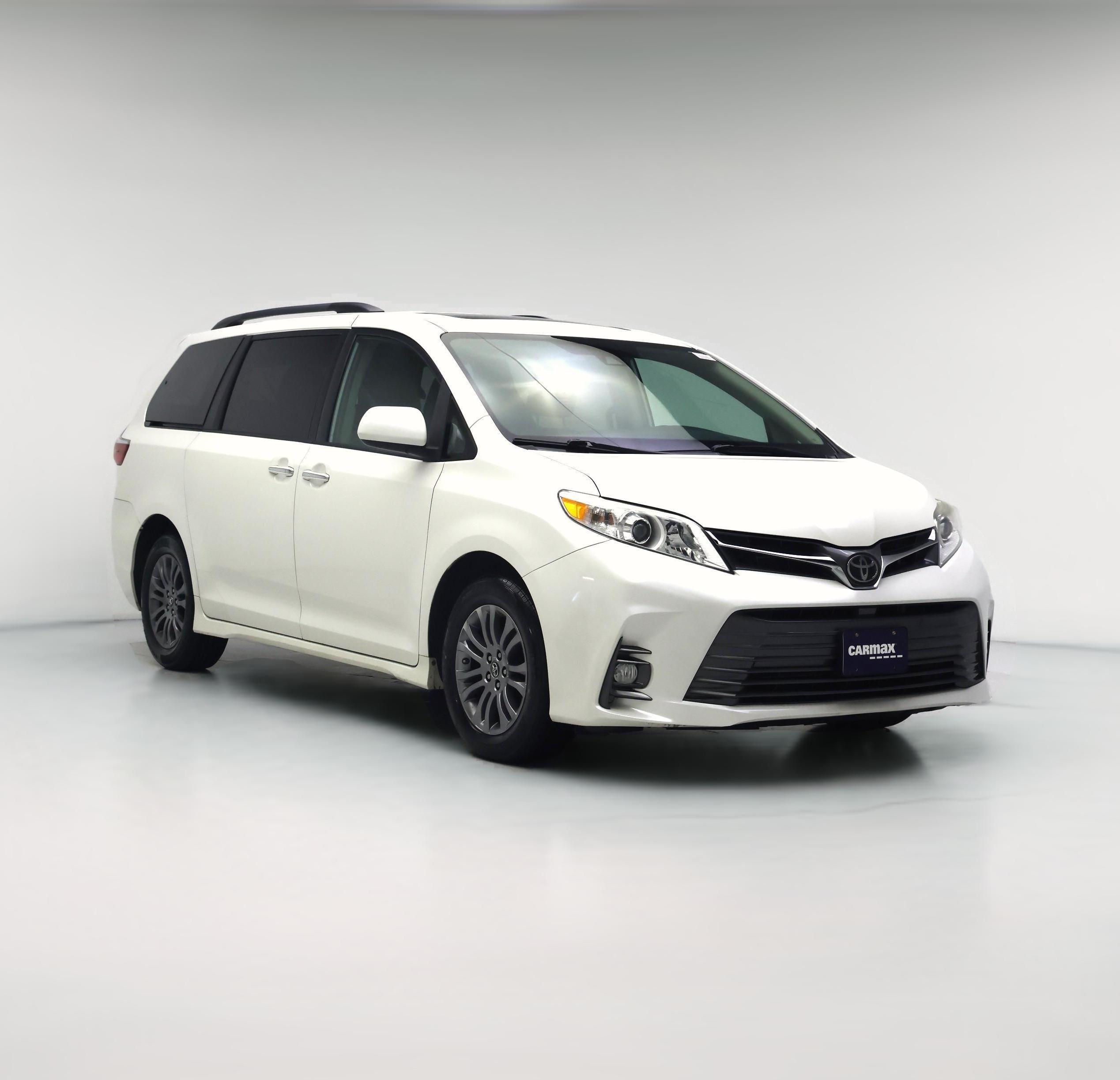 Thumbnail: 2019 Toyota Sienna - 1