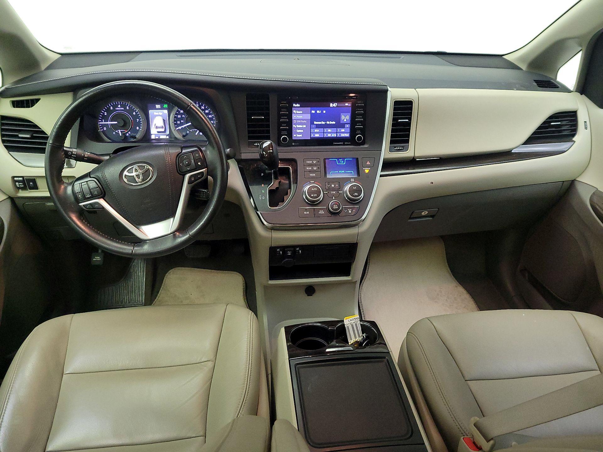 Thumbnail: 2019 Toyota Sienna - 9
