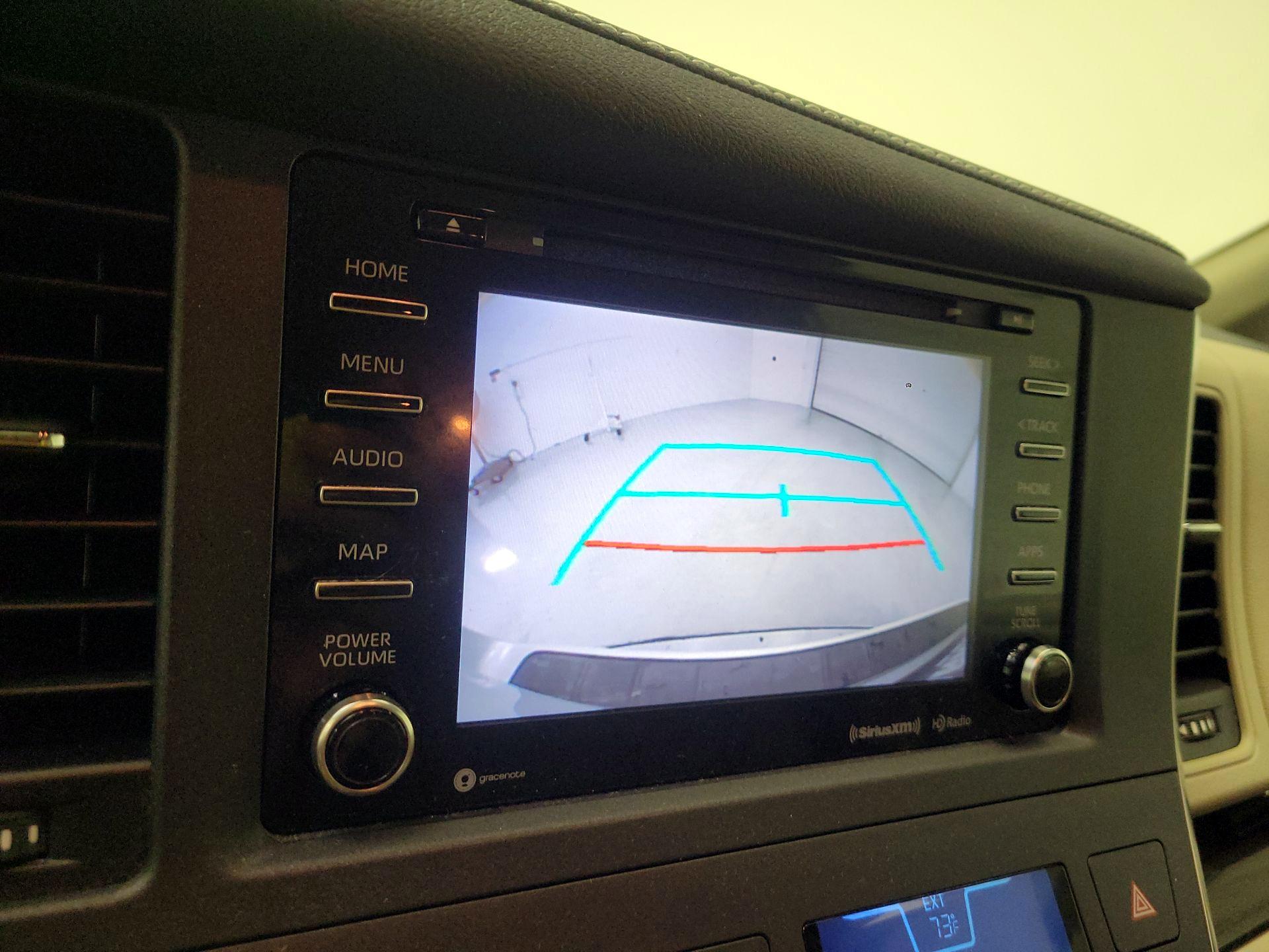 Thumbnail: 2019 Toyota Sienna - 14