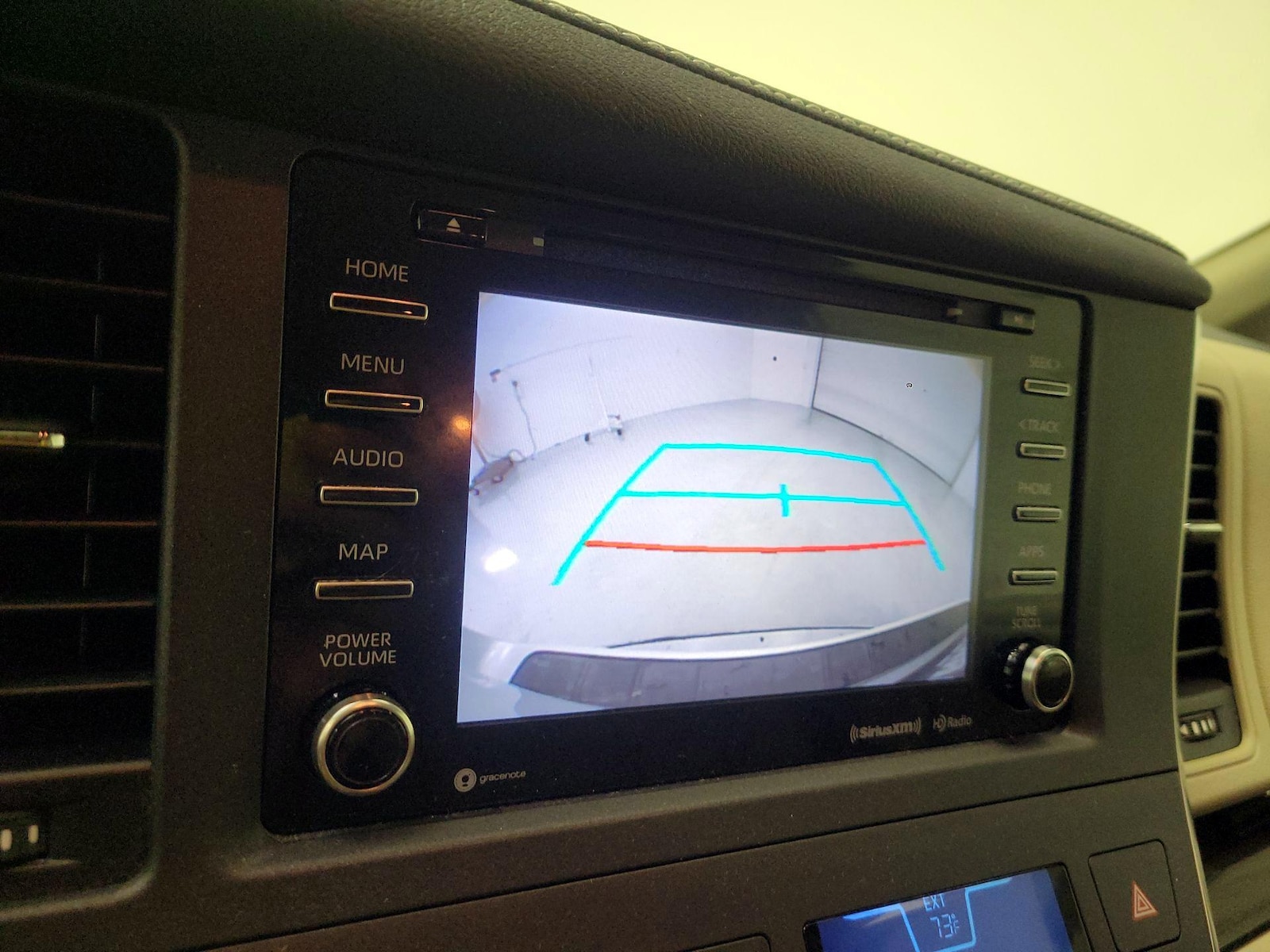 2019 Toyota Sienna XLE - Photo 15