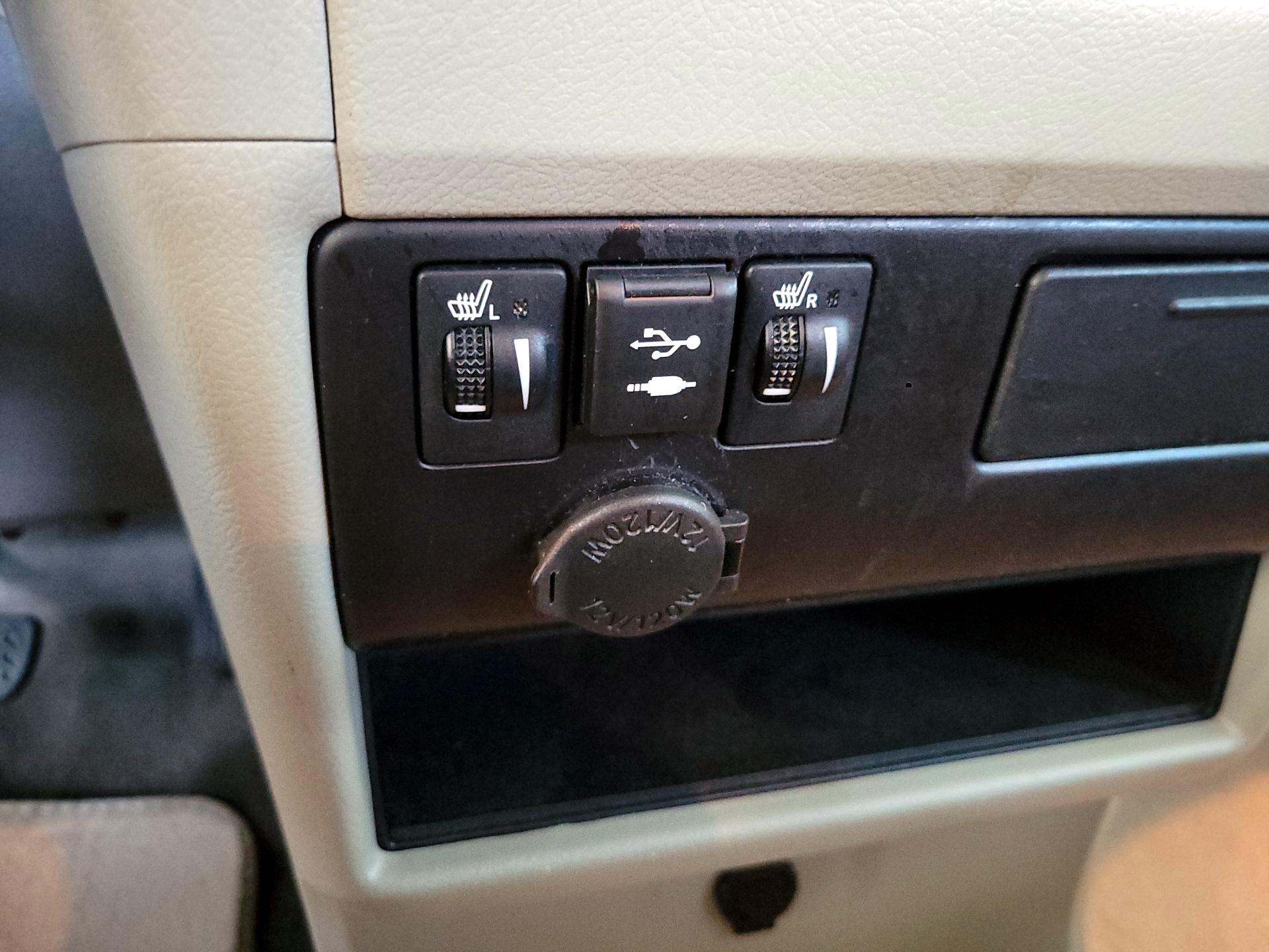 Thumbnail: 2019 Toyota Sienna - 18