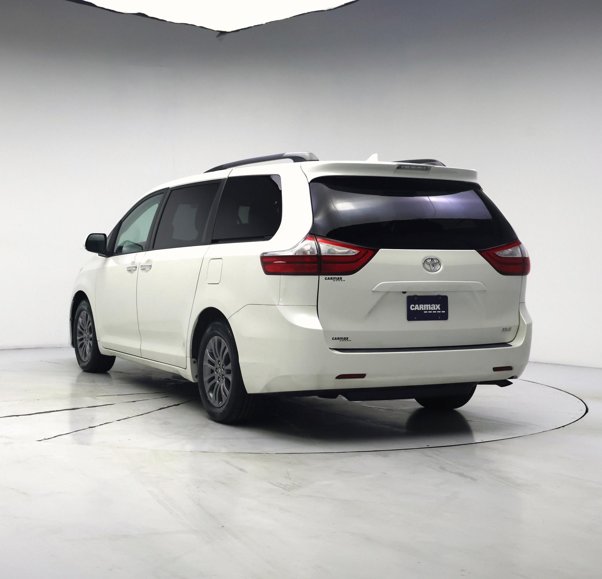 Thumbnail: 2019 Toyota Sienna - 2